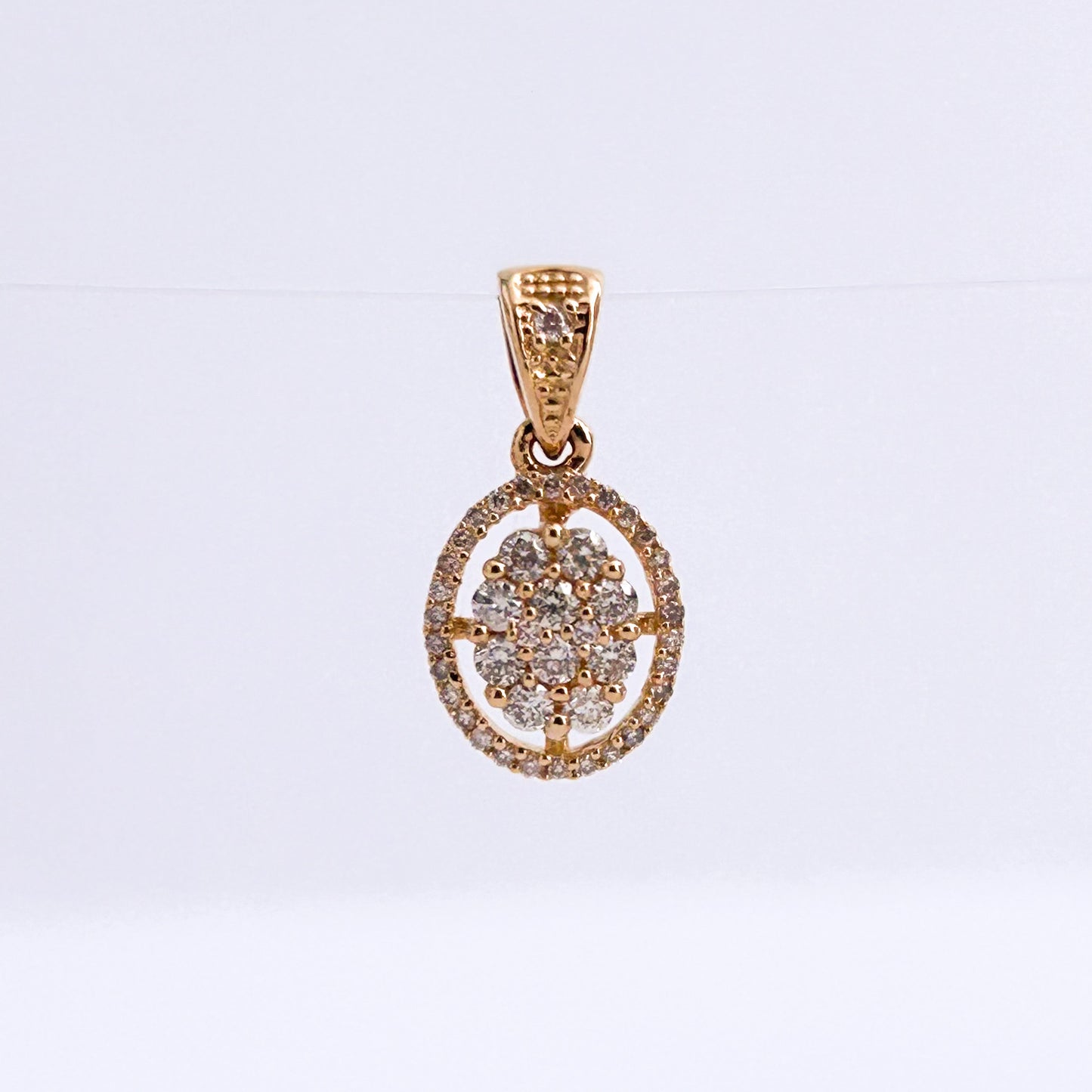 Dije Halo Oval con diamantes en oro 18k