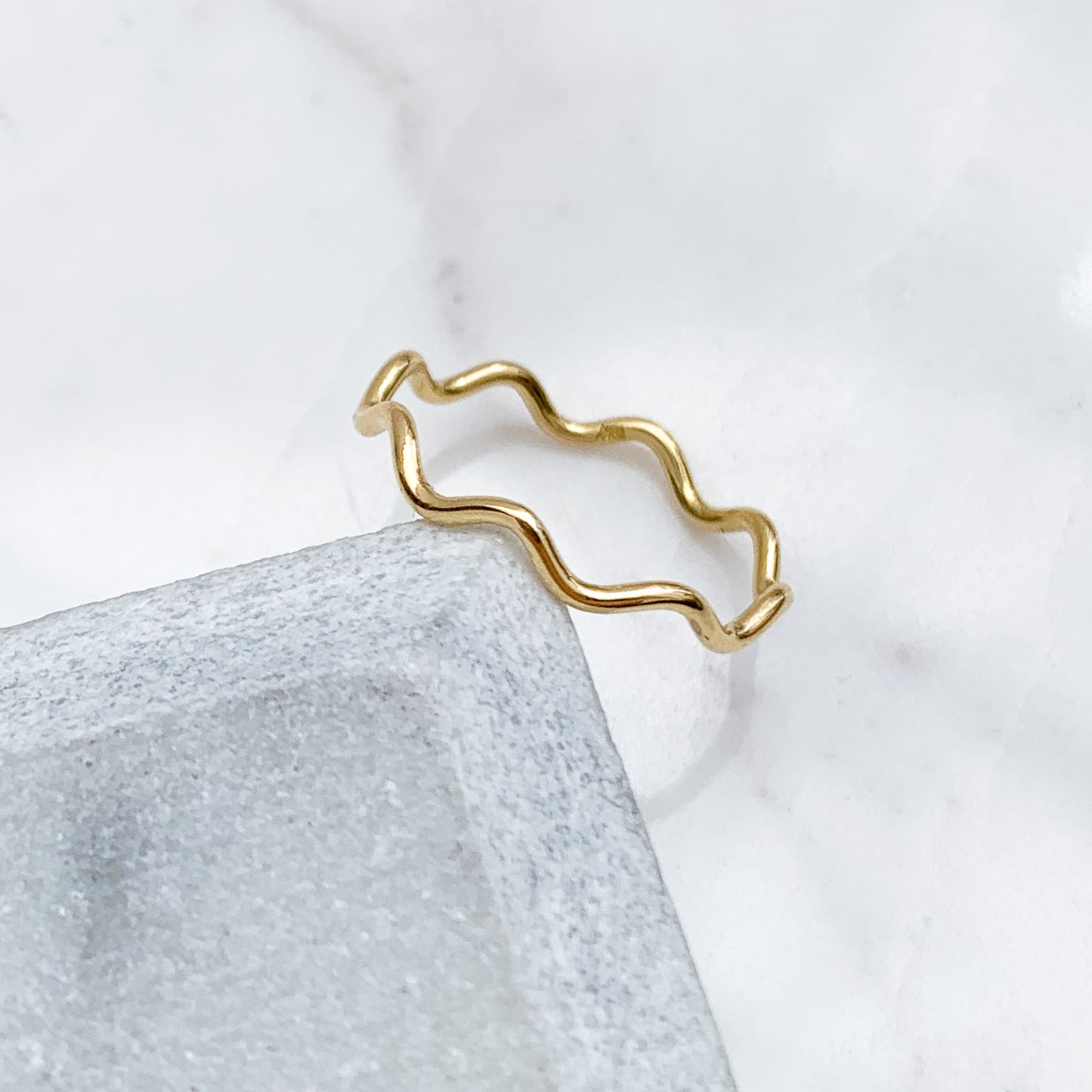 Anillo onda en oro 18k