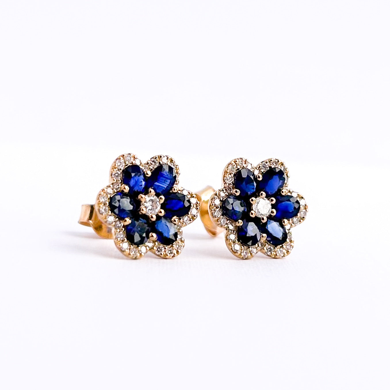 Aretes roseta zafiro con diamantes en Oro 18k