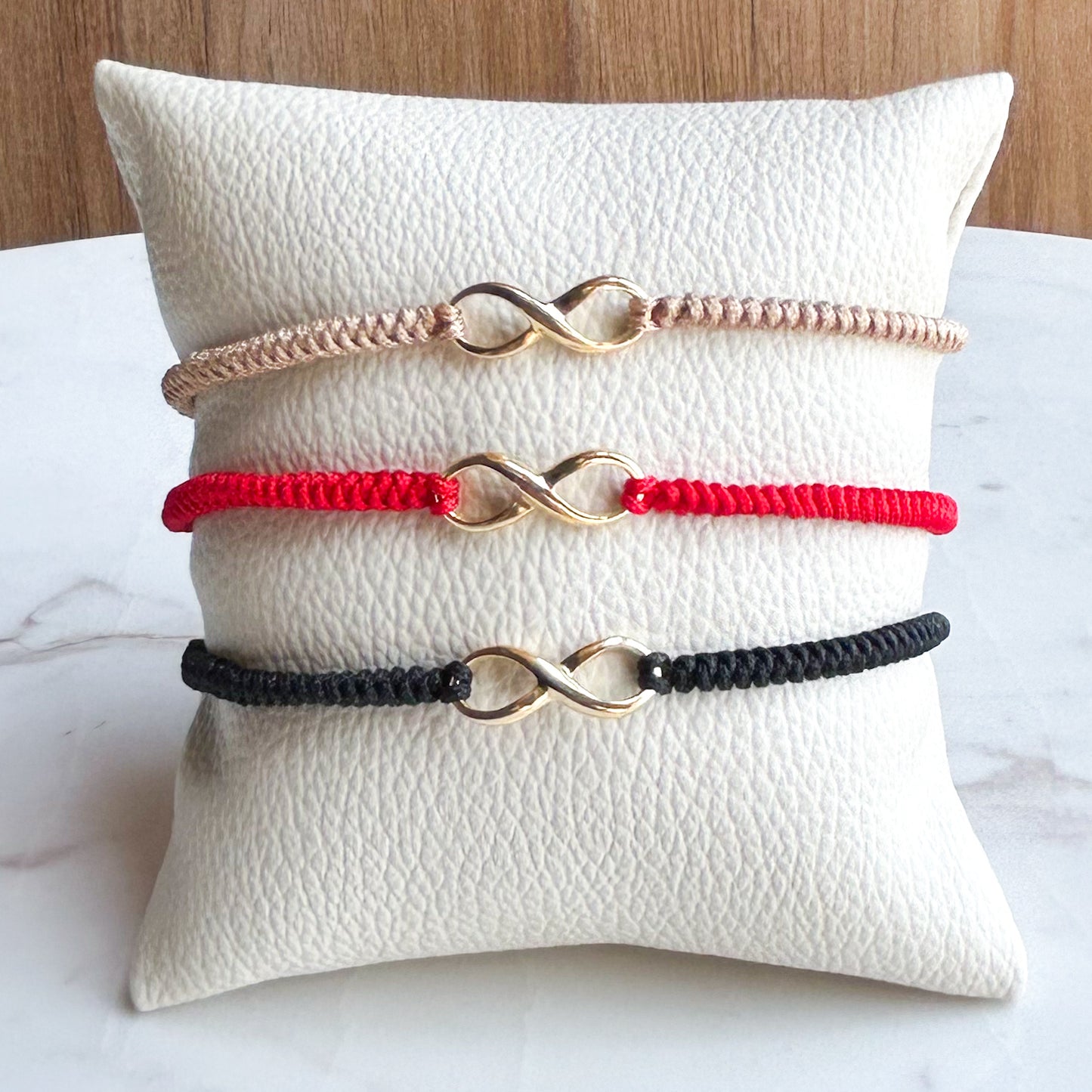 Pulsera hilo infinito oro 18k
