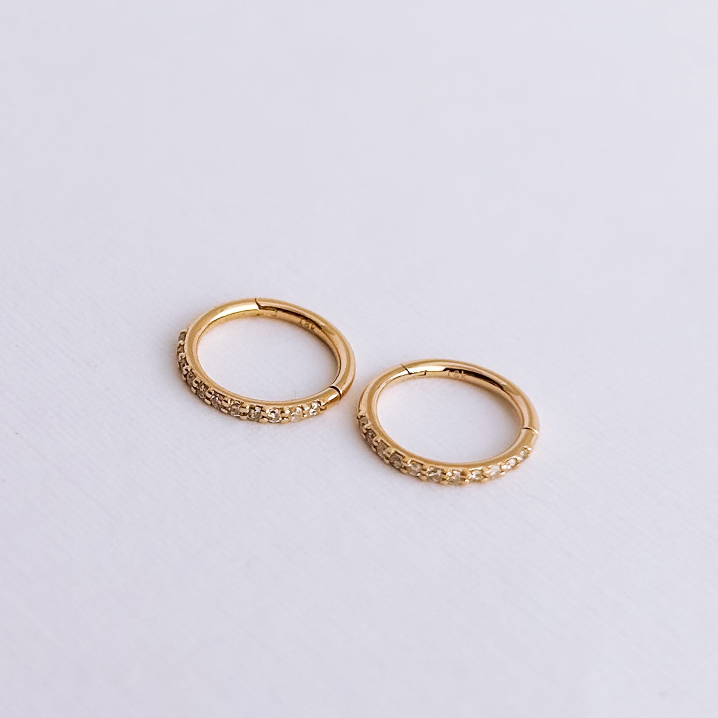 Clicker en Oro18k con diamantes naturales - Piercing