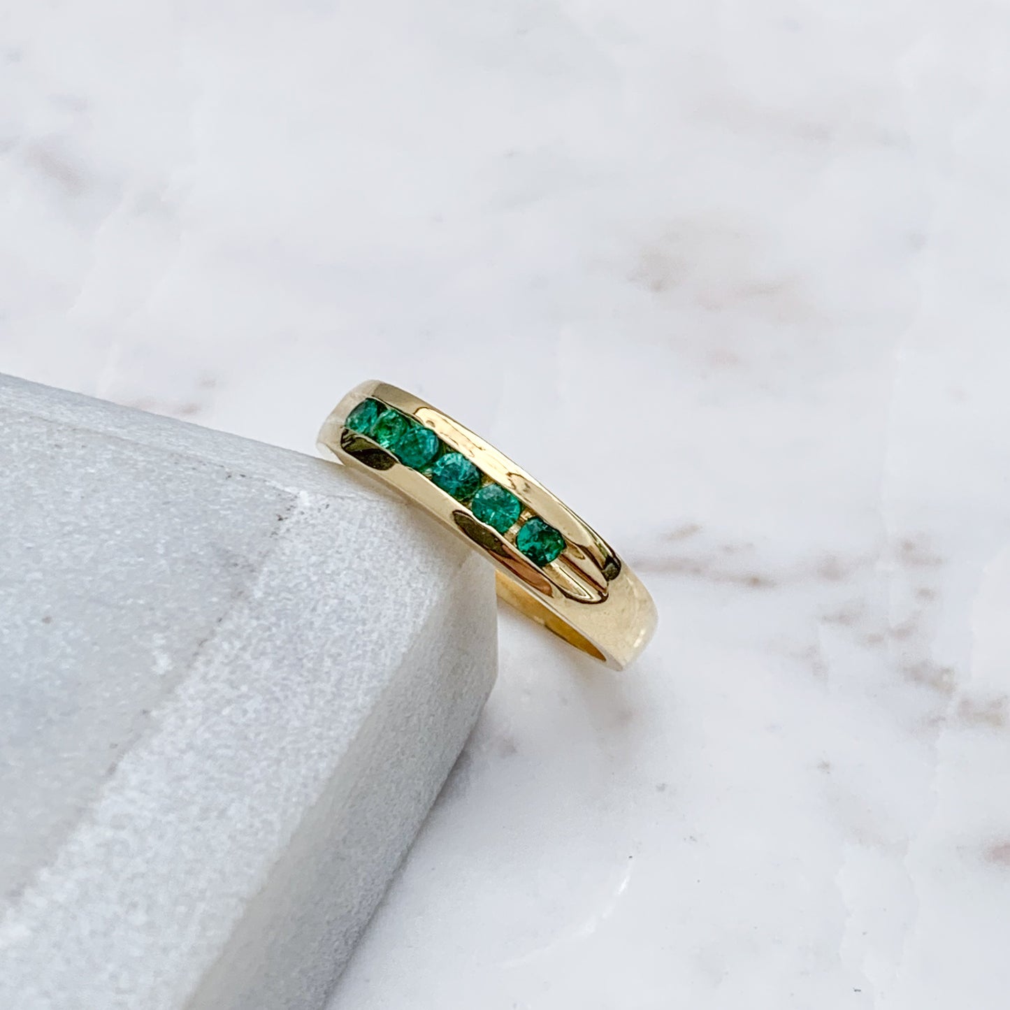 Anillo banda riviere Oro18k
