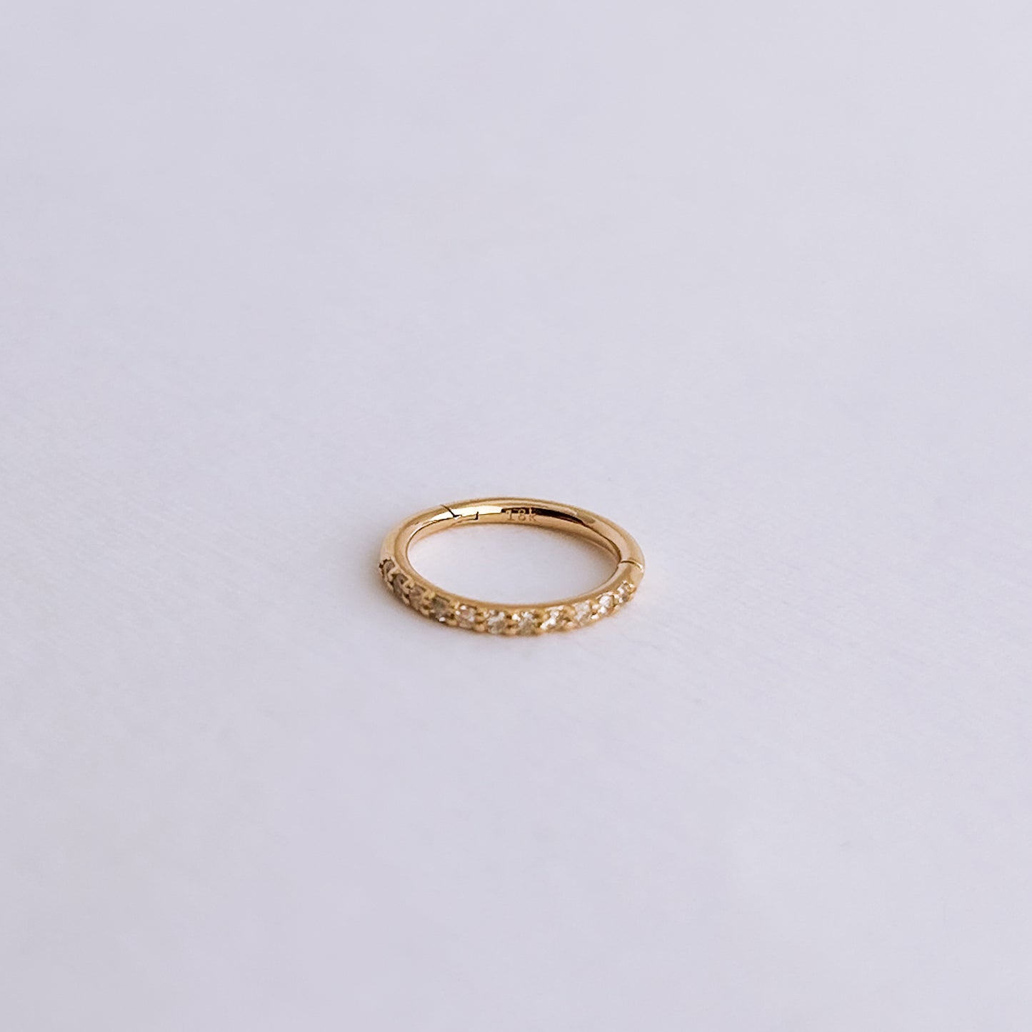 Clicker en Oro18k con diamantes naturales - Piercing