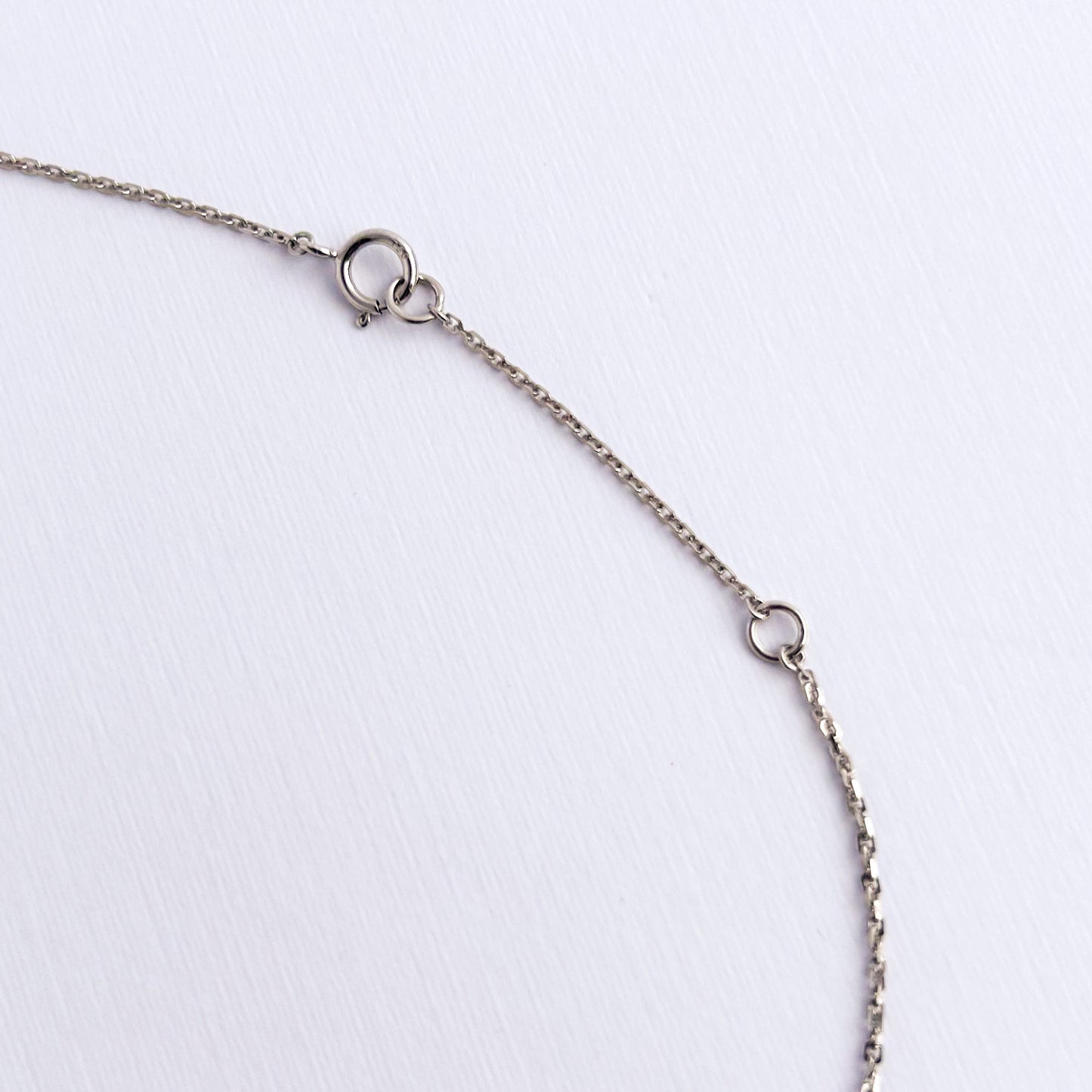 Collar mariposa valkiria con diamantes en oro blanco 18k