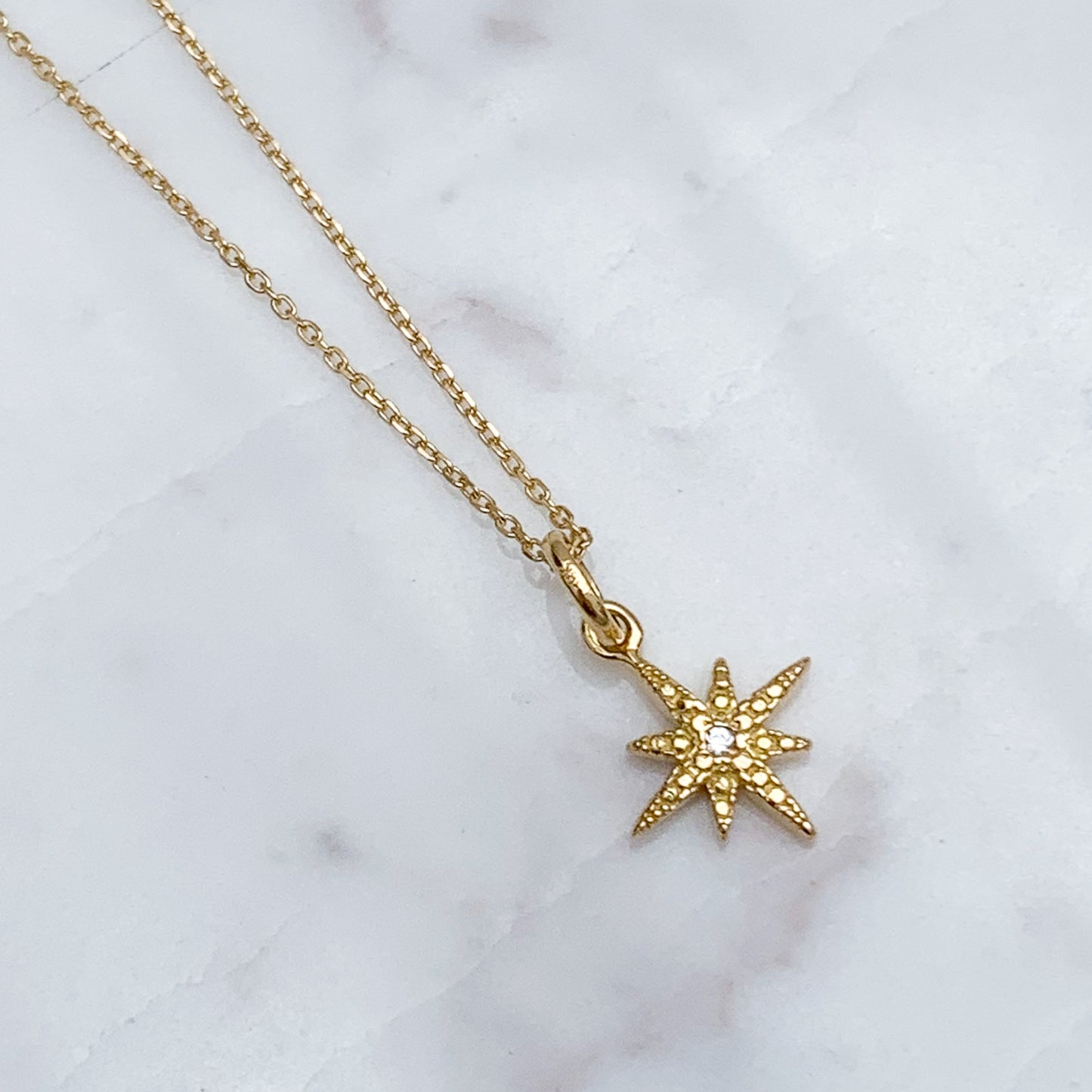 Dije de estrella fugaz oro 18k