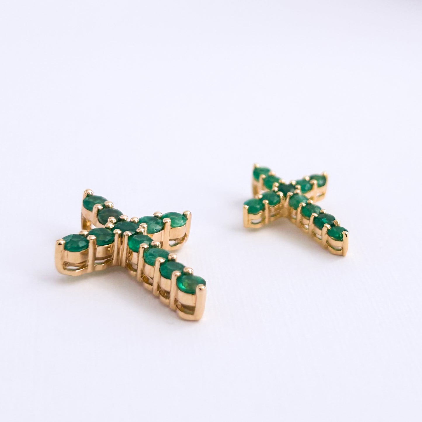Dije Cruz Esmeraldas Oro 18K
