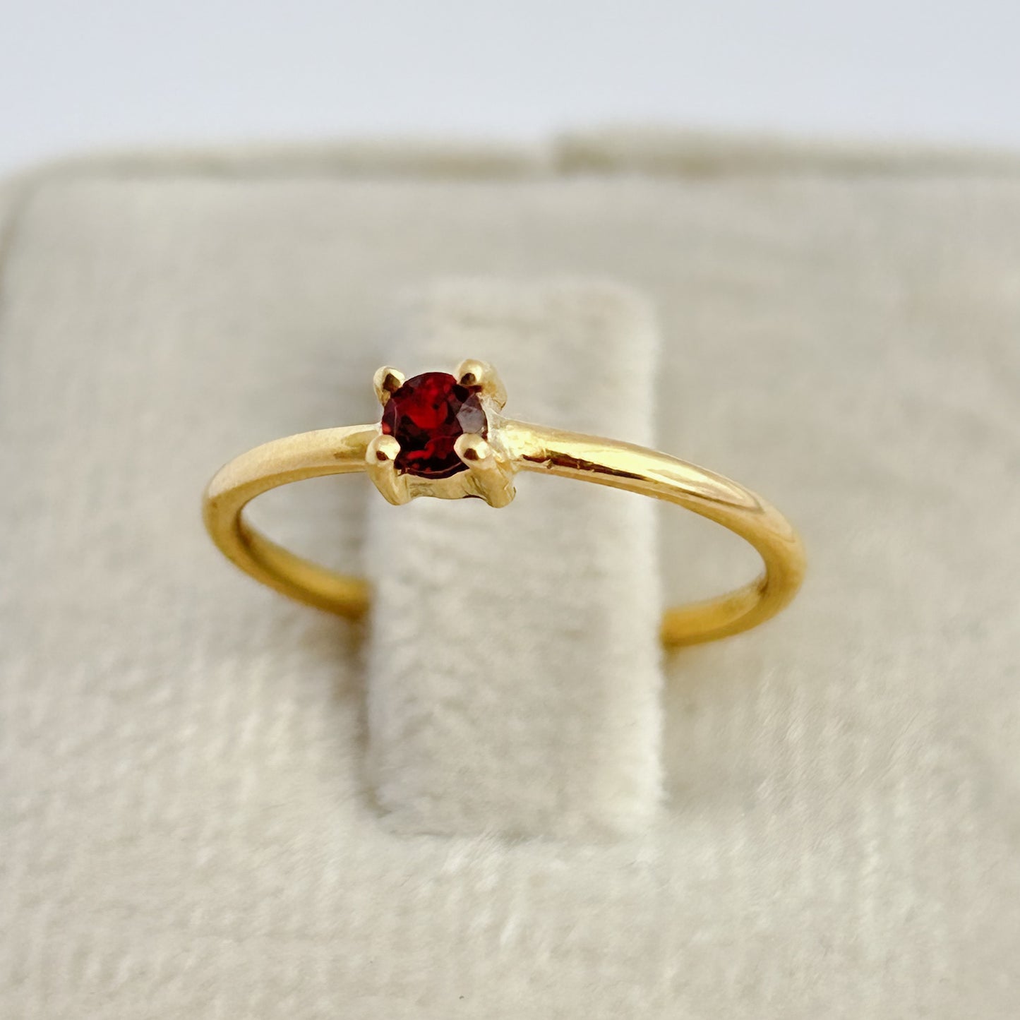 Anillo Aila Piedra natural oro 18k