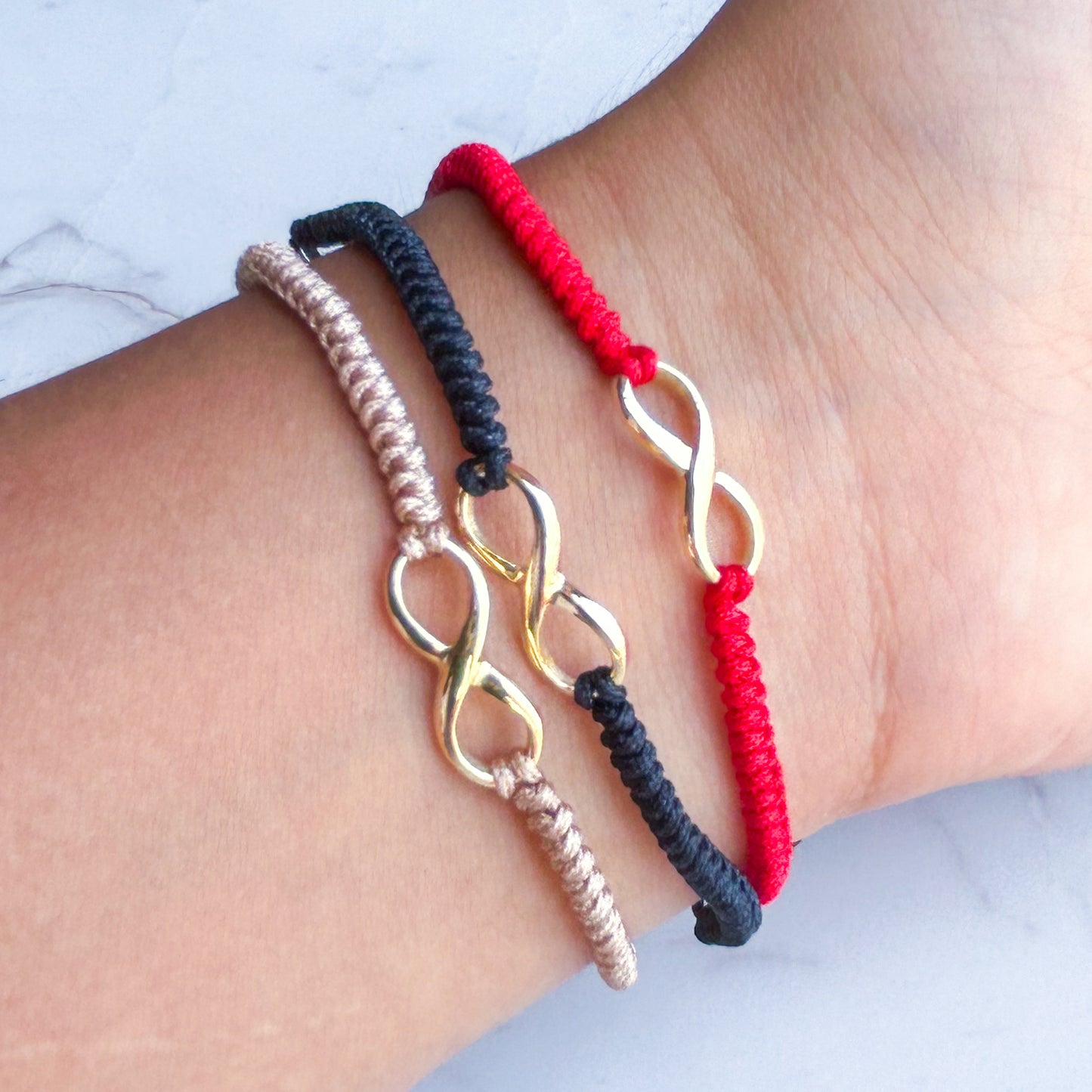 Pulsera tejida hilo infinito oro 18k