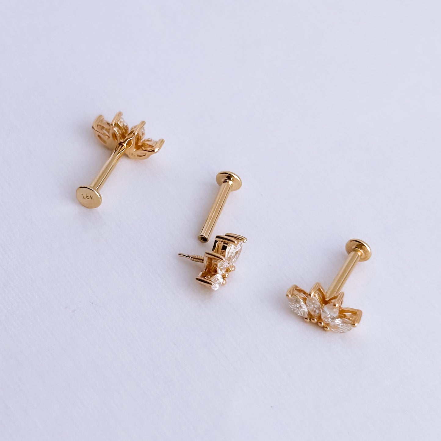 Piercing flor de loto en Oro18k con diamantes naturales