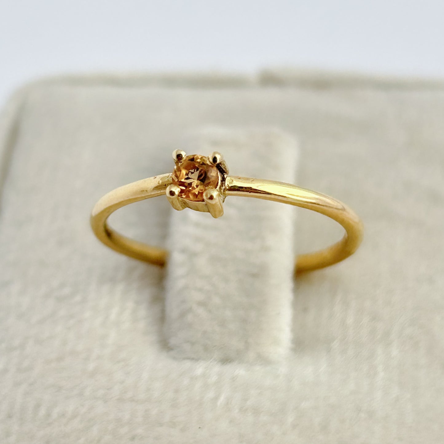 Anillo Aila Piedra natural oro 18k