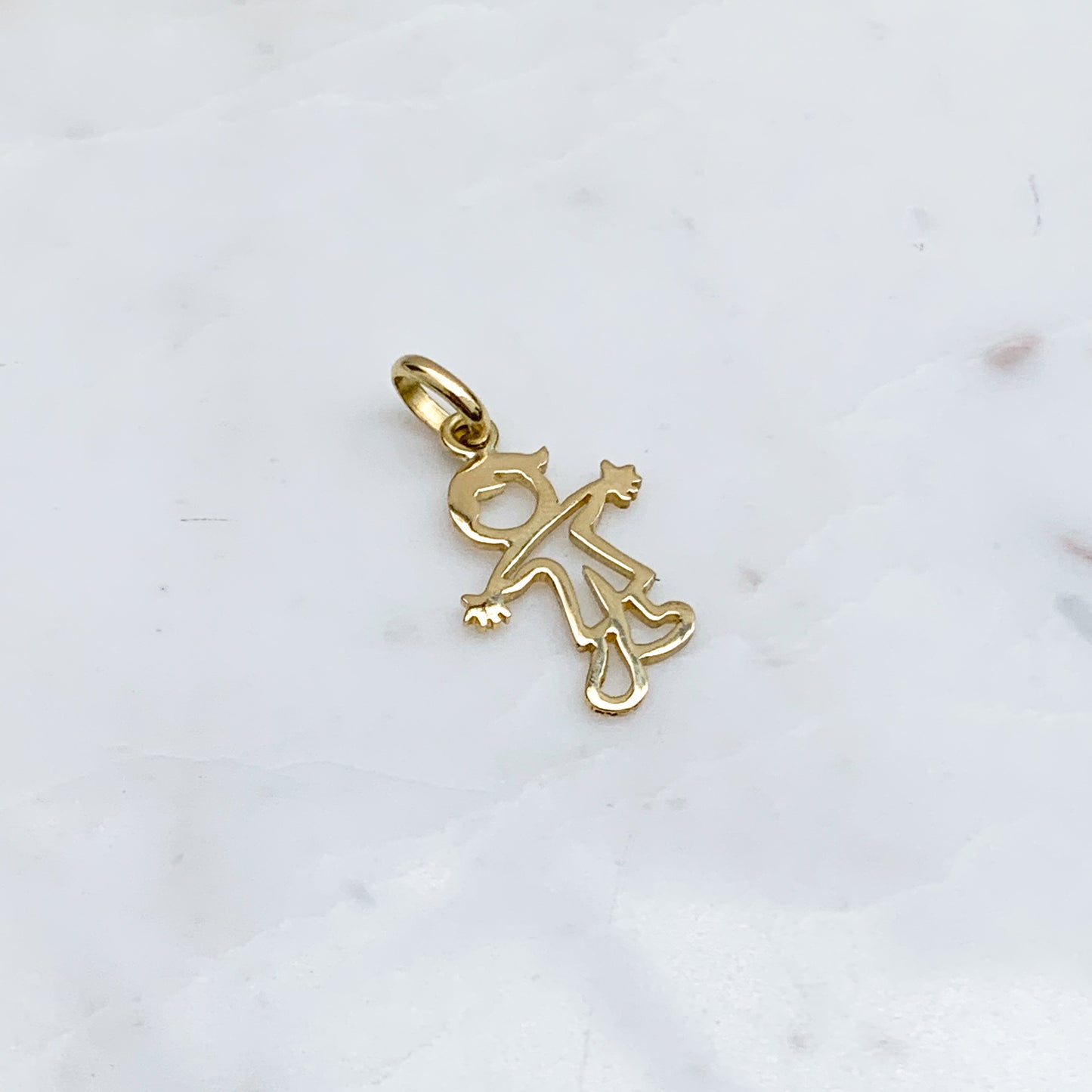 Dije de niño(a) bailando en oro 18k