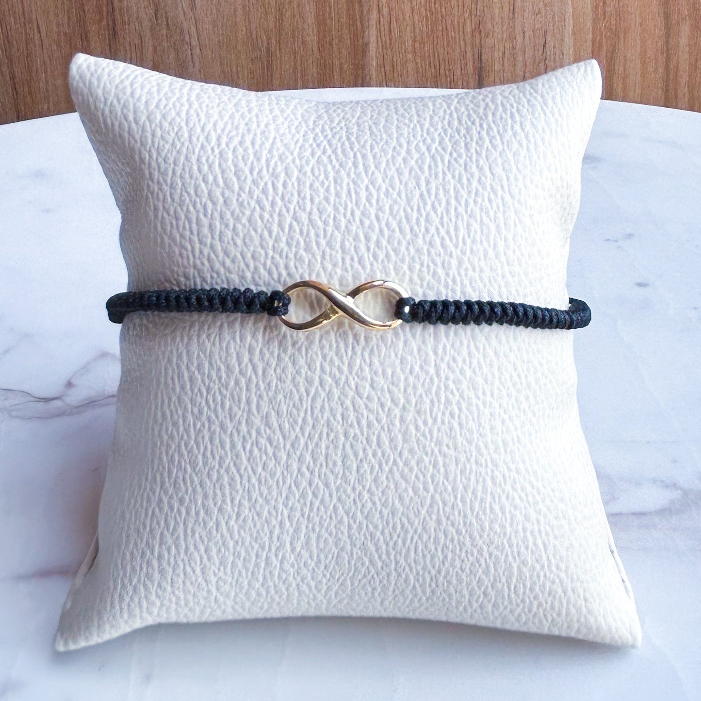 Pulsera hilo infinito oro 18k