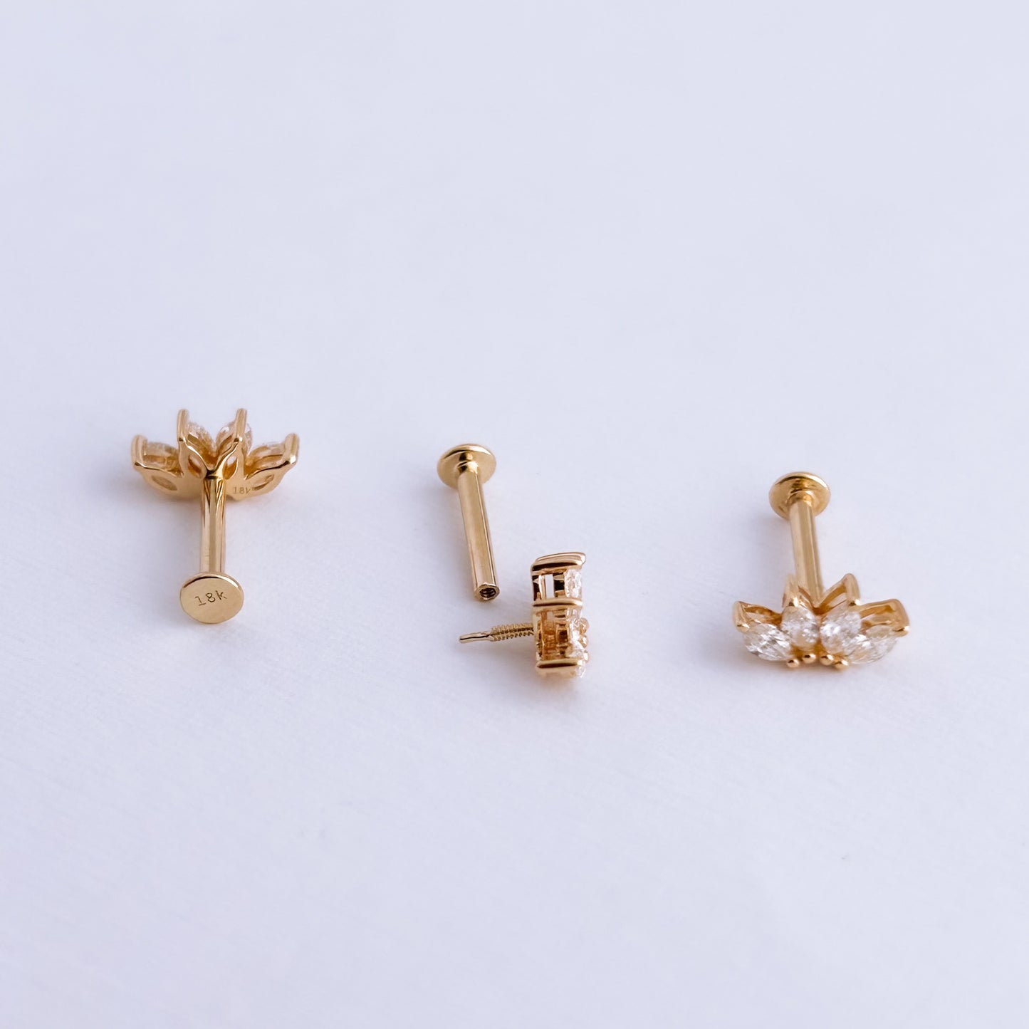 Piercing flor de loto en Oro18k con diamantes naturales