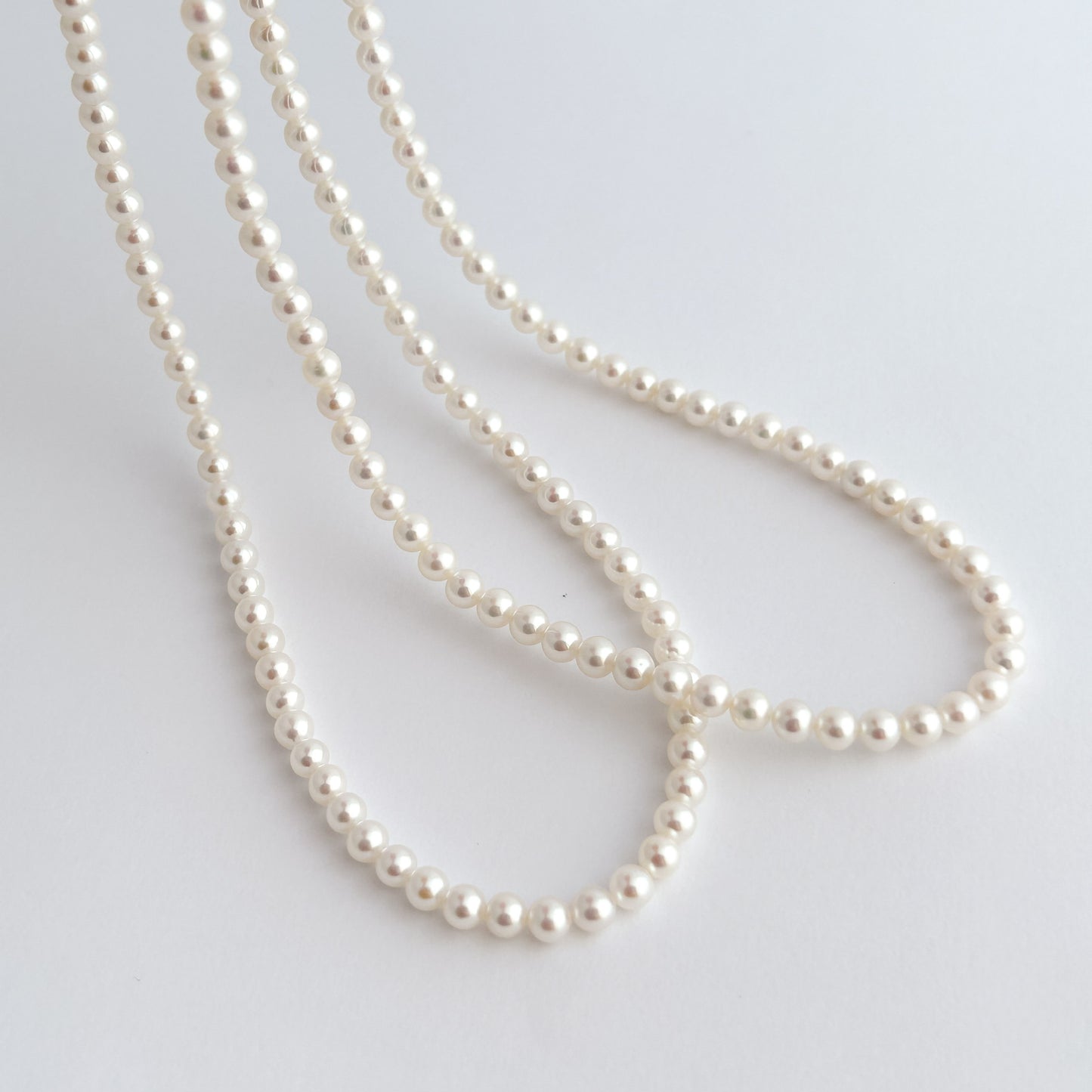 Collar de perlas cultivadas en oro 18k y broche con diamantes naturales