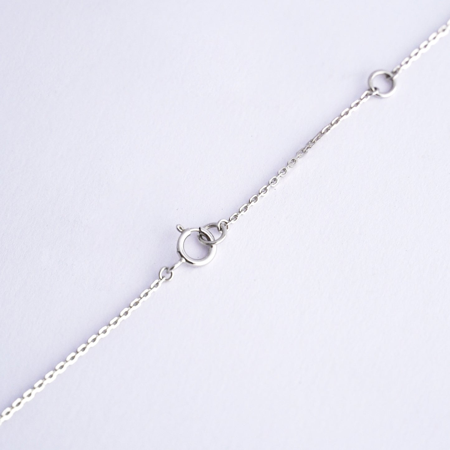 Collar Mariposa con zafiros y diamantes oro blanco 18k