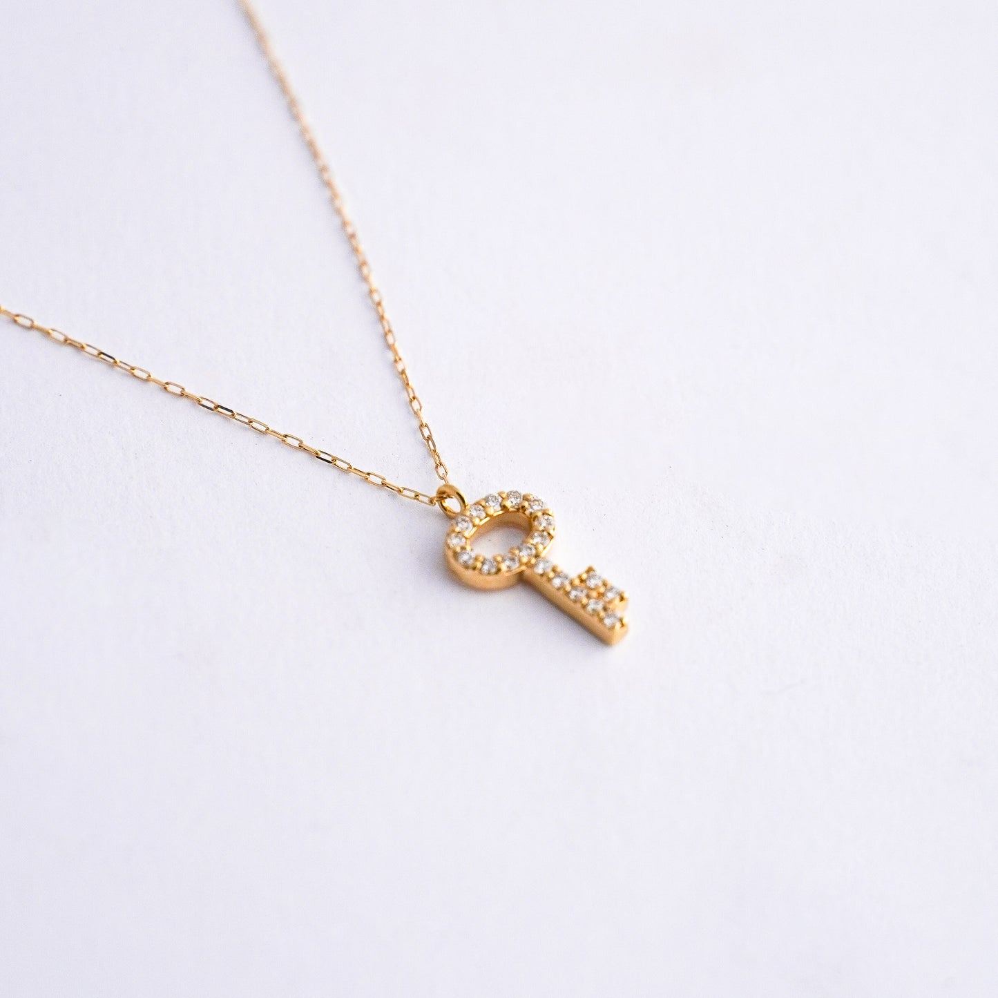 Collar llave con diamantes naturales en Oro18k