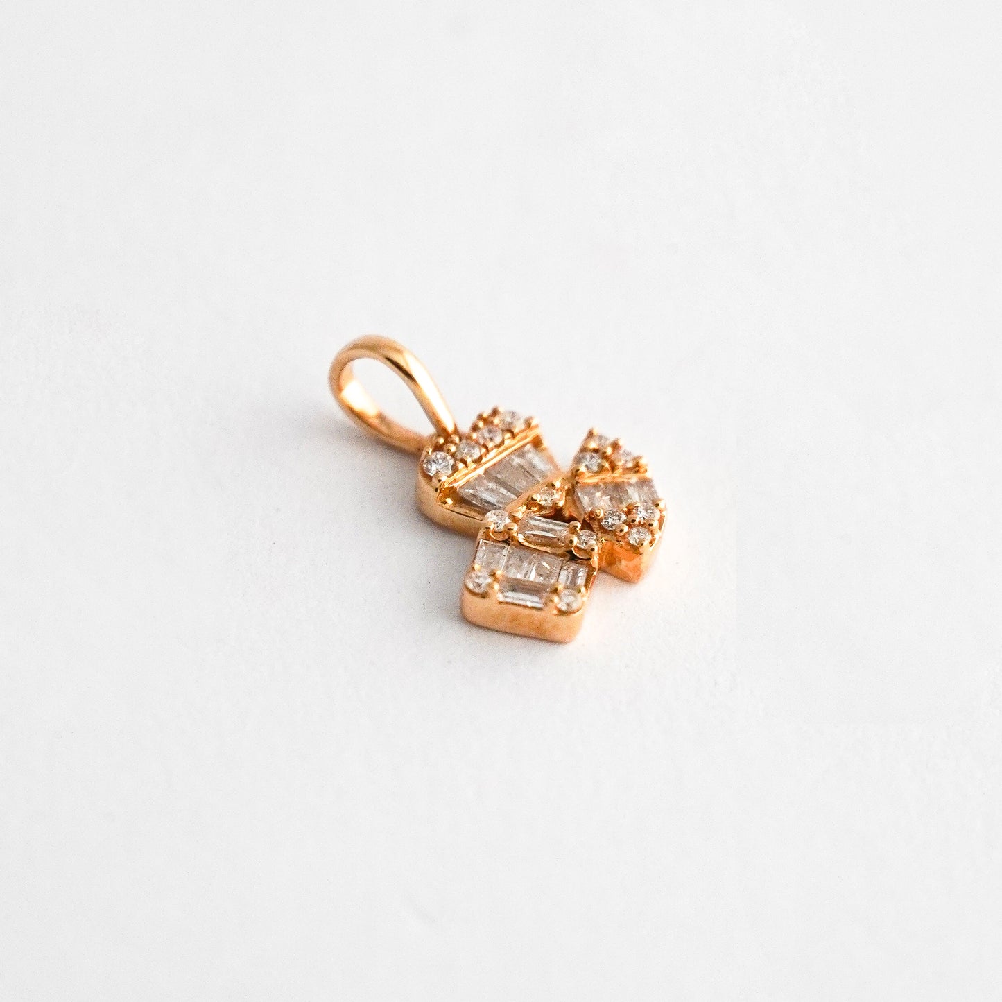 Dije fancy shapes con diamantes naturales en Oro18k