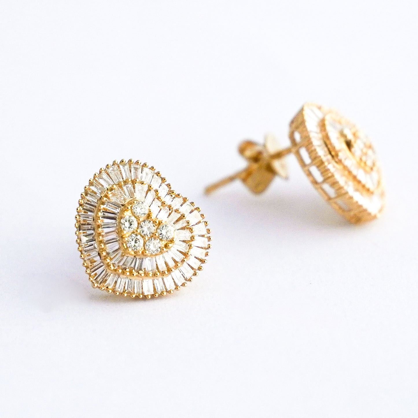 Aretes corazón Lumiere con diamantes en Oro18k