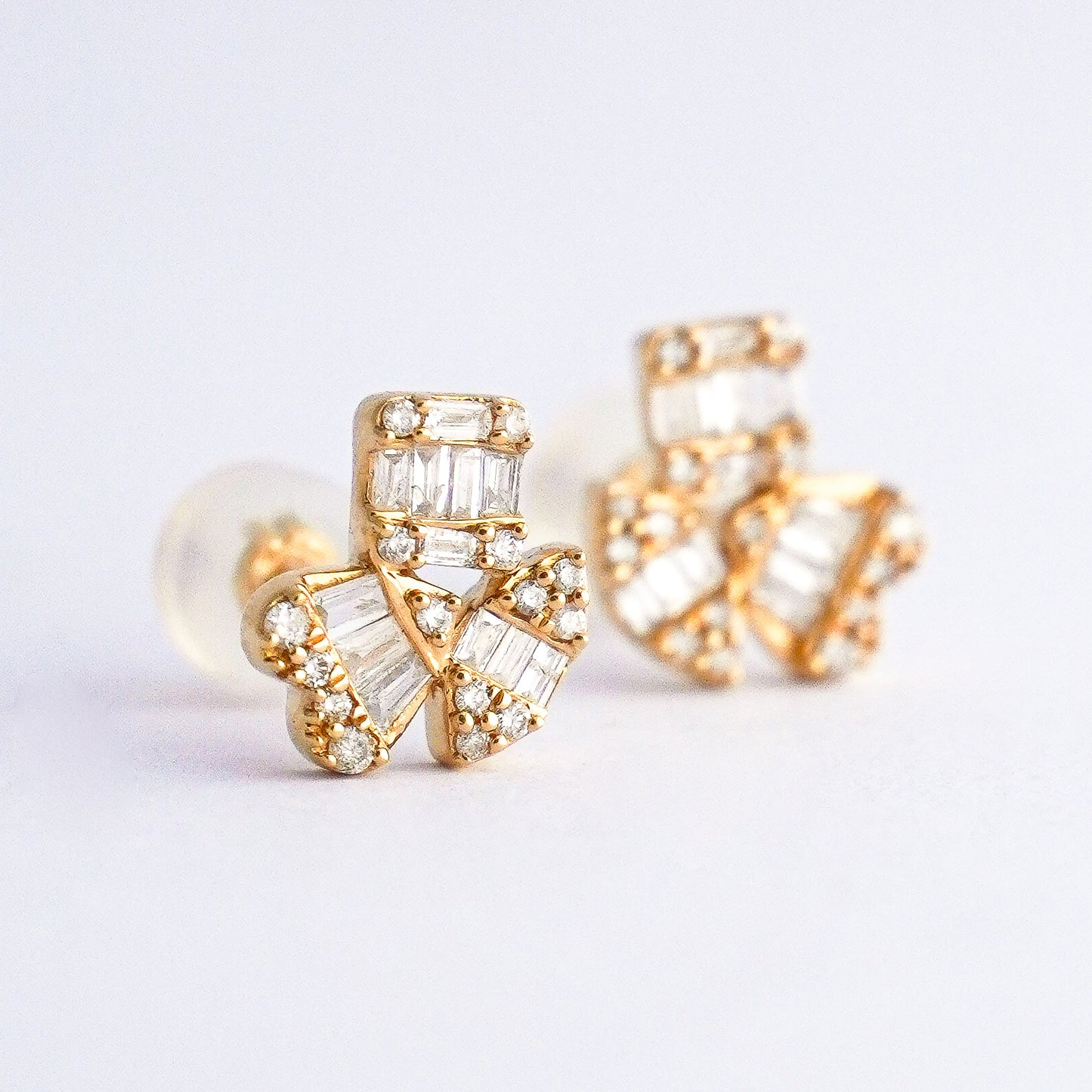 Aretes fancy shapes con diamantes naturales en Oro18k