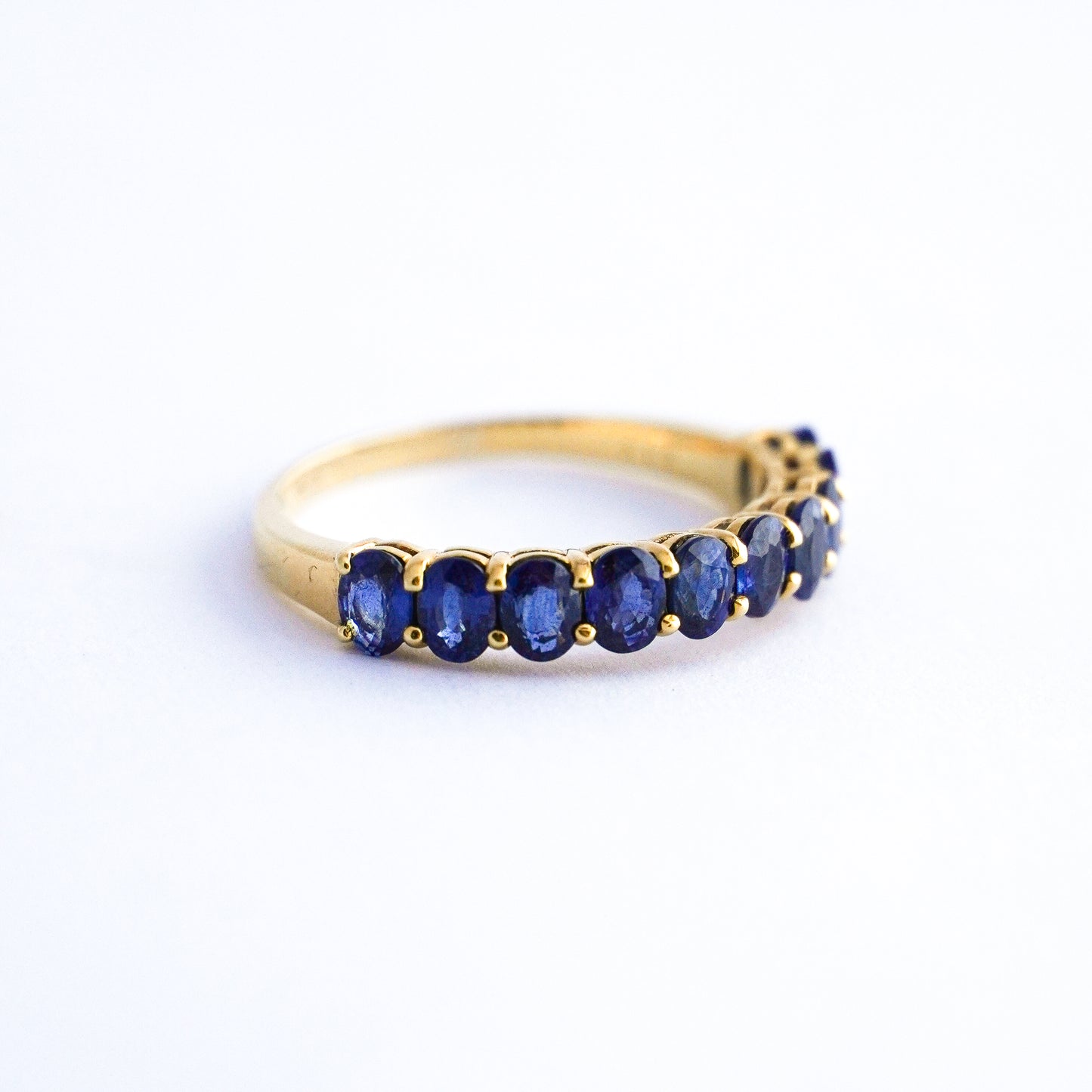 Anillo rivier zafiro oval oro18k