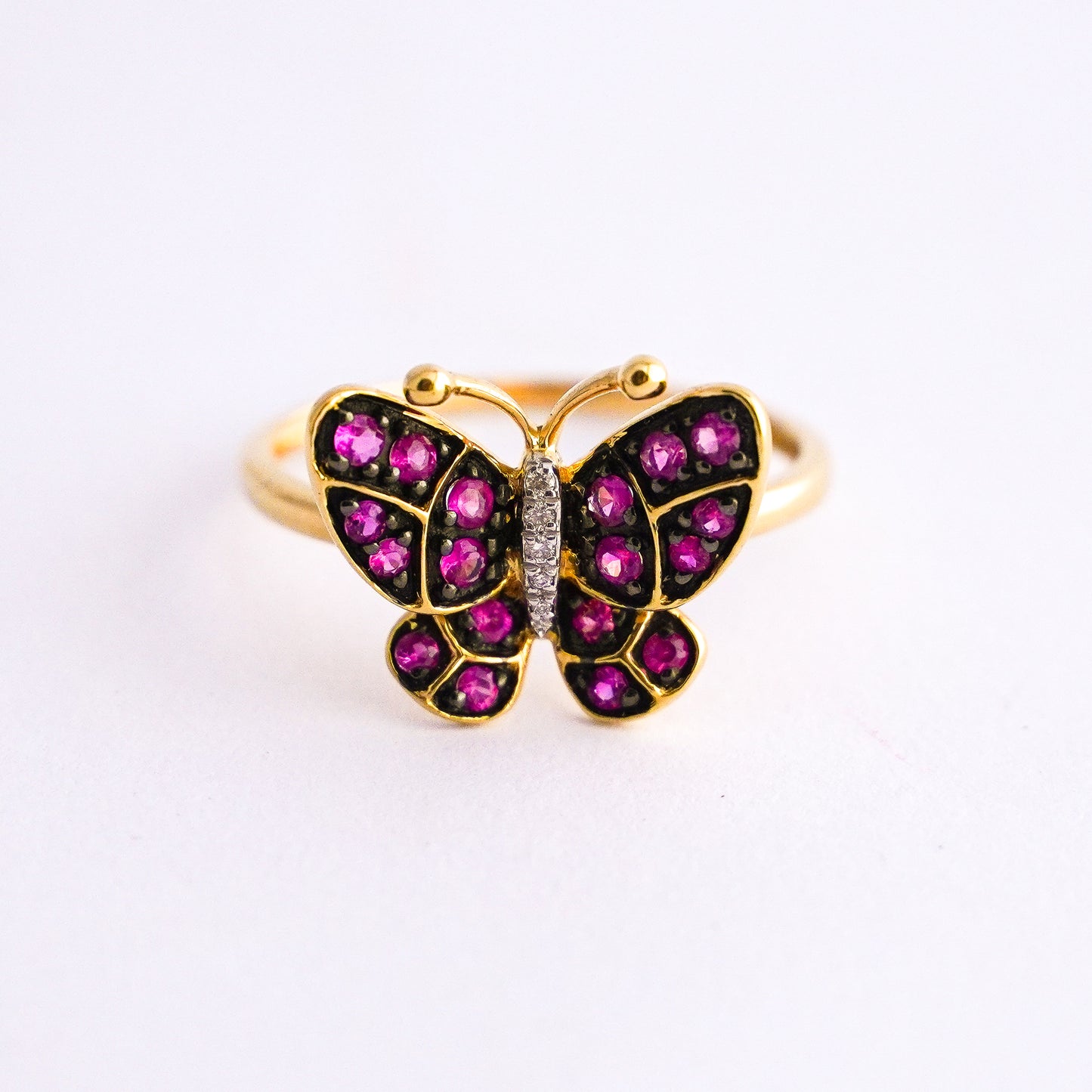 Anillo mariposa rubí con diamantes naturales en oro18k