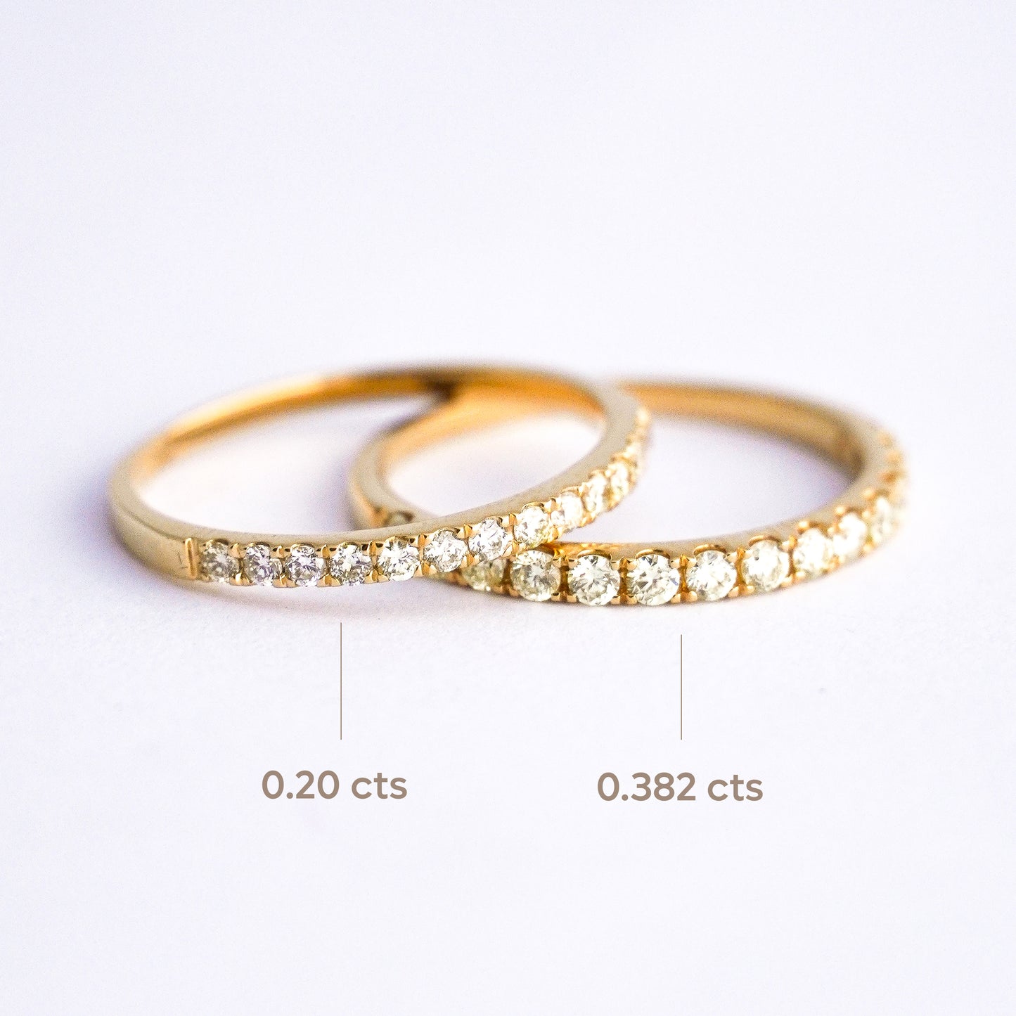 Cintillo con diamantes 0.382 cts en Oro 18k