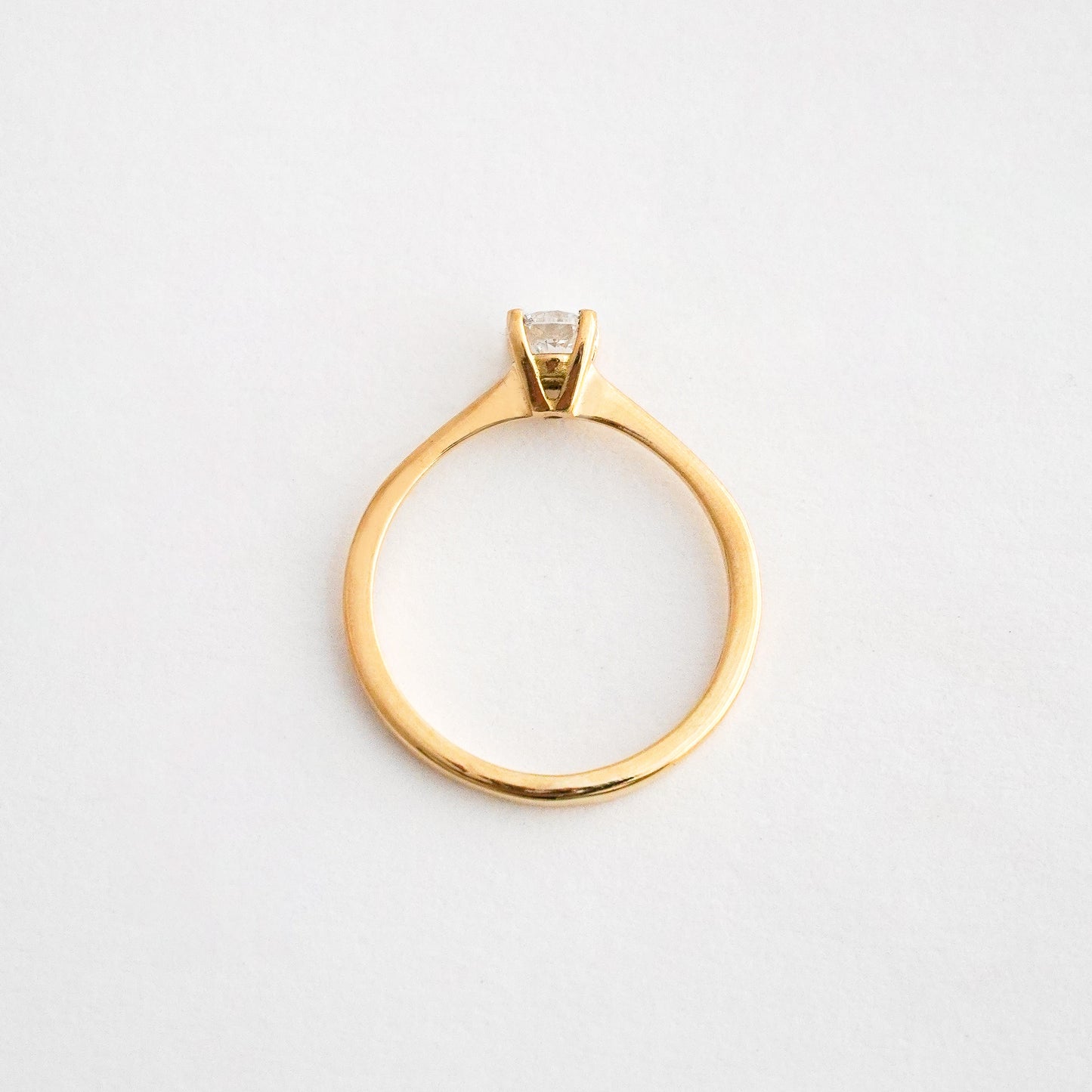Anillo Solitario Clásico Degrade en Oro 18K