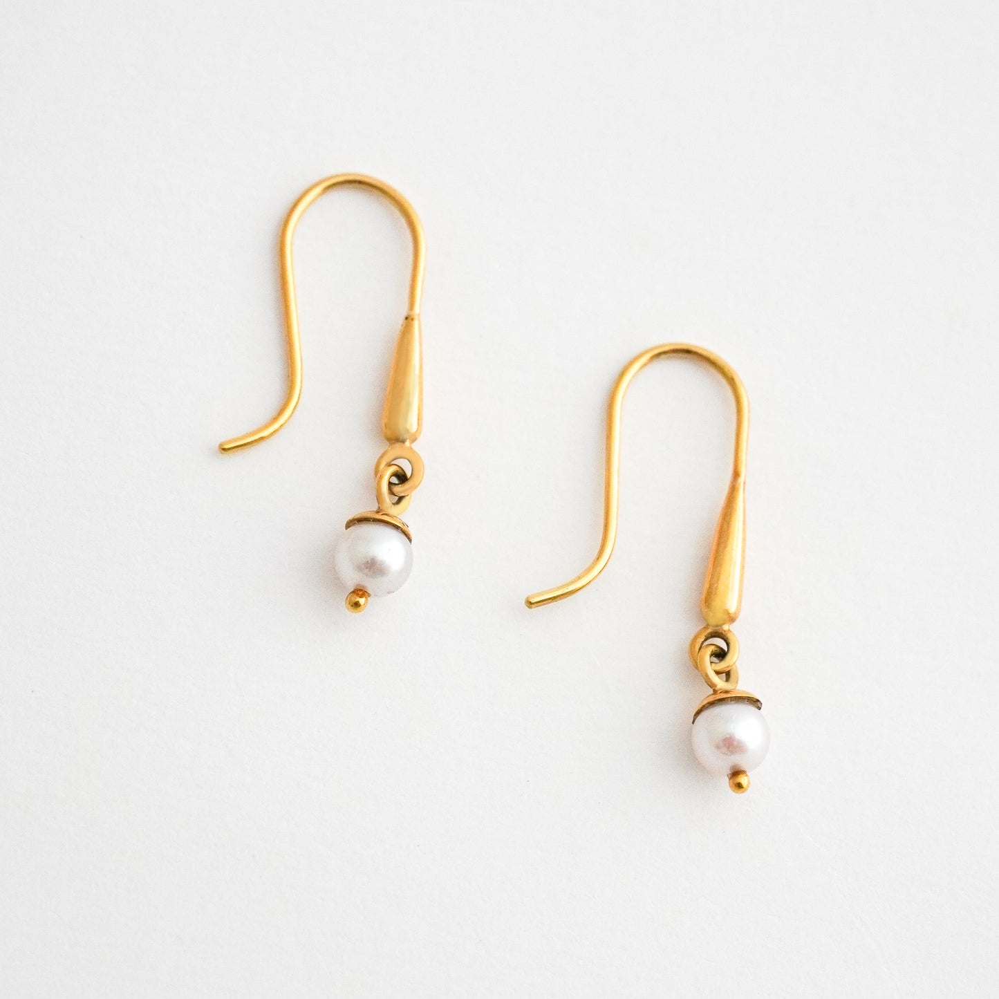 Aretes Colgantes Perla Oro 18K