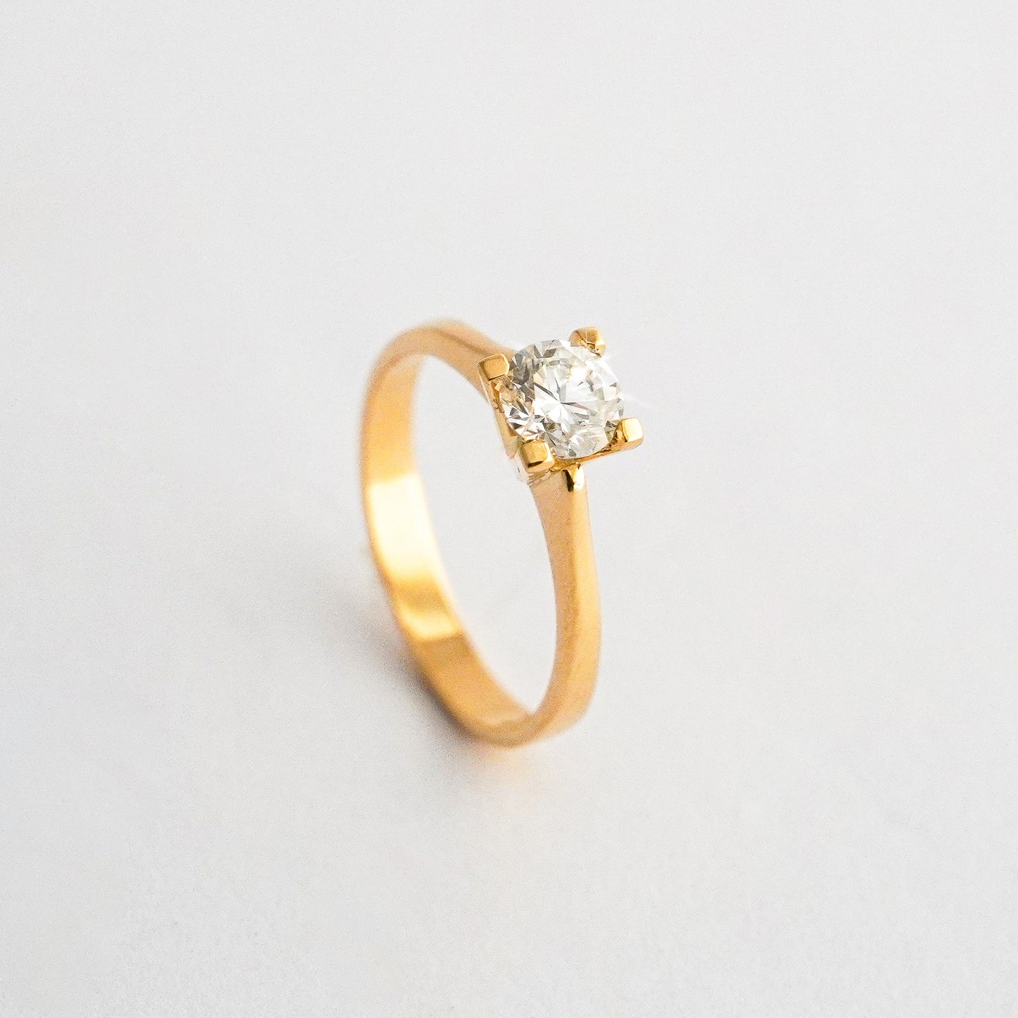 Anillo de compromiso - 24 / Diamante LG 0.60 cts oro 18k