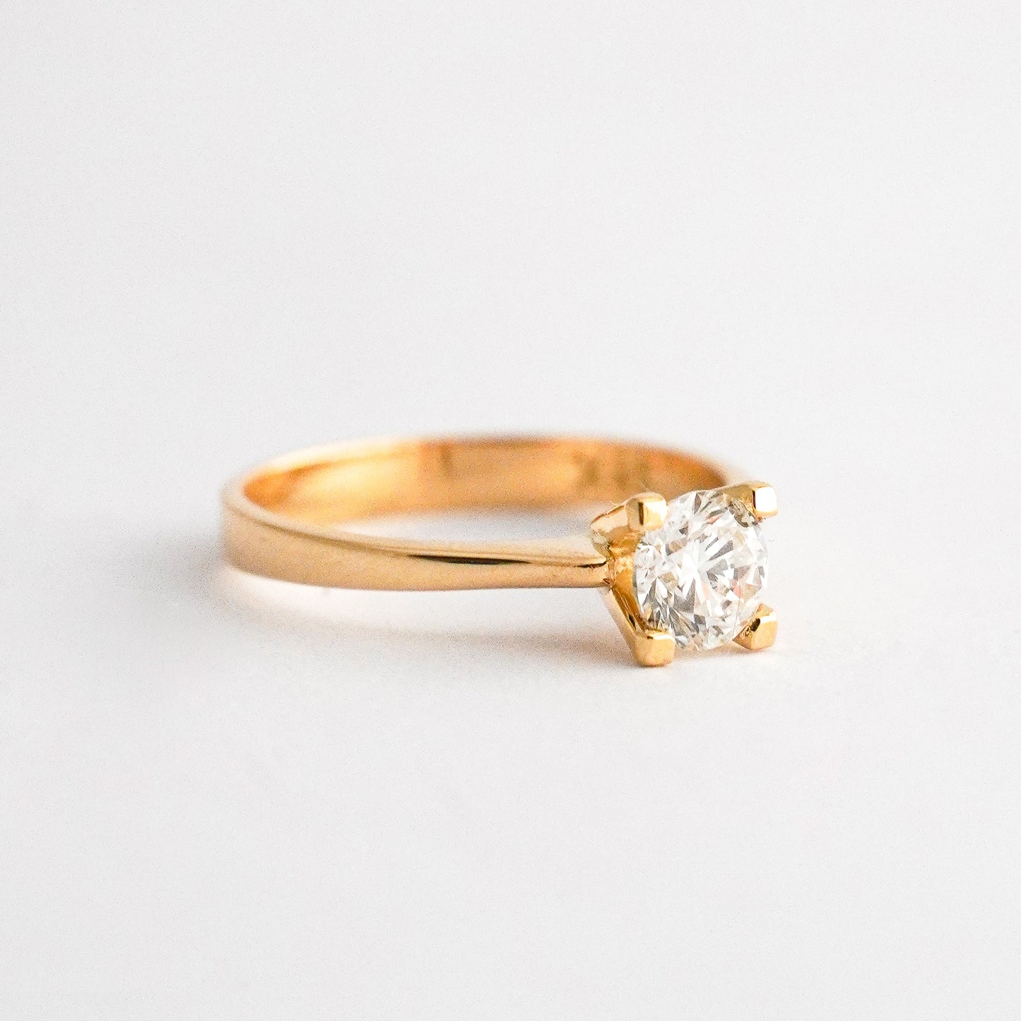 Anillo de compromiso - 24 / Diamante LG 0.60 cts oro 18k