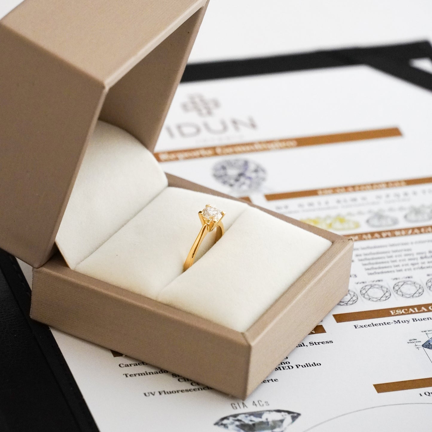 Anillo de compromiso - 24 / Diamante LG 0.60 cts oro 18k