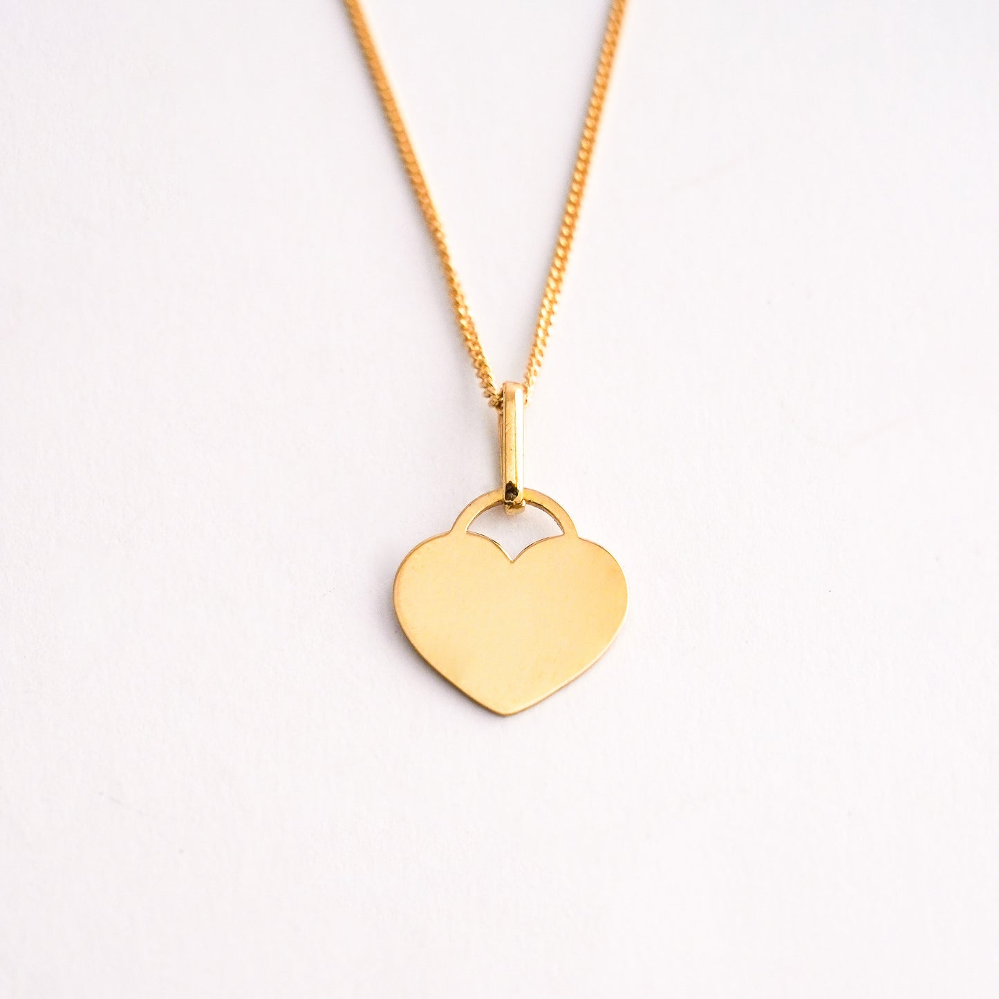Dije Placa Corazón Oro 18K