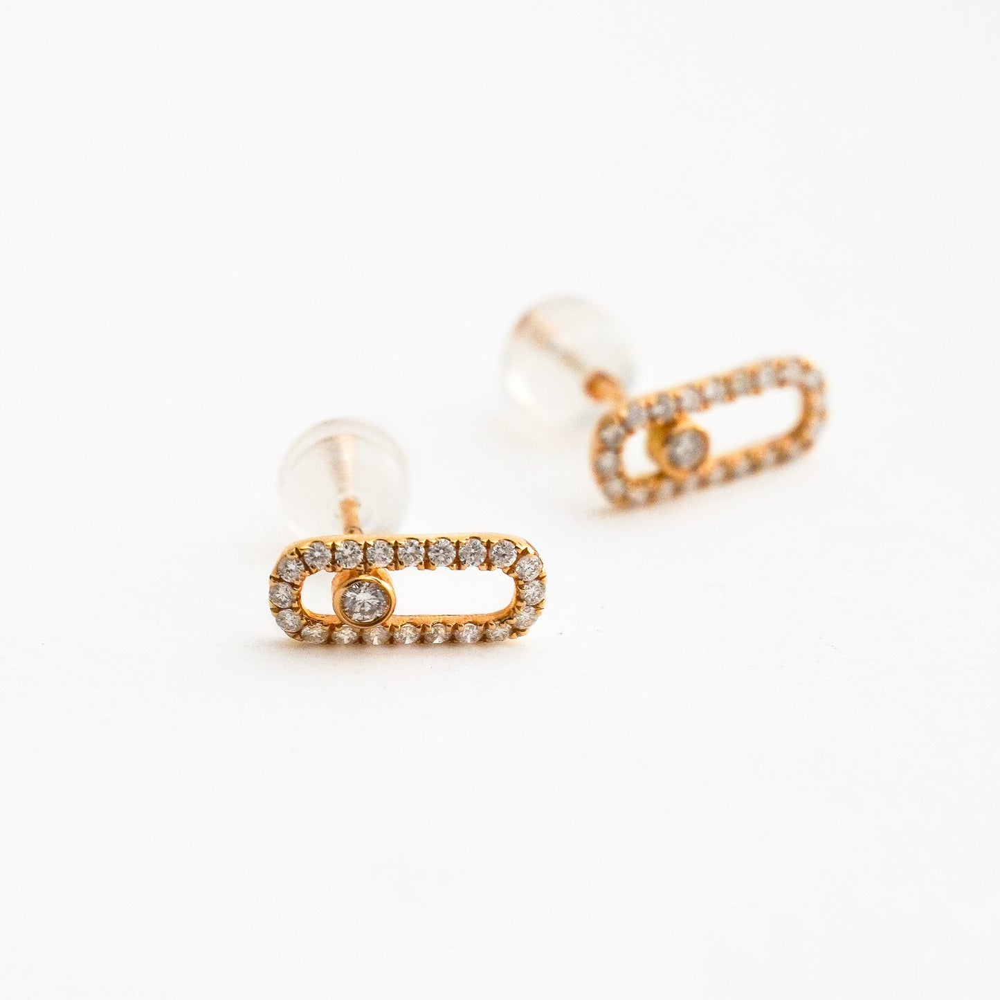 Aretes Motion Oval con Diamantes Naturales en Oro 18K