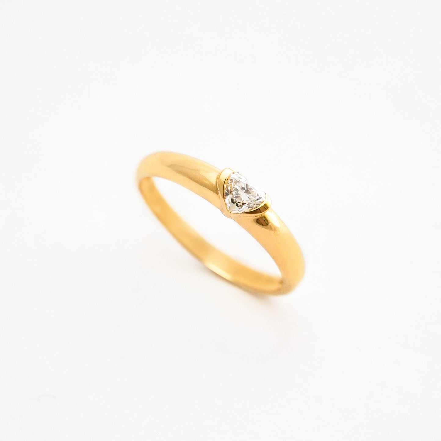 Anillo Corazón Bold con Diamantes Naturales en Oro 18K