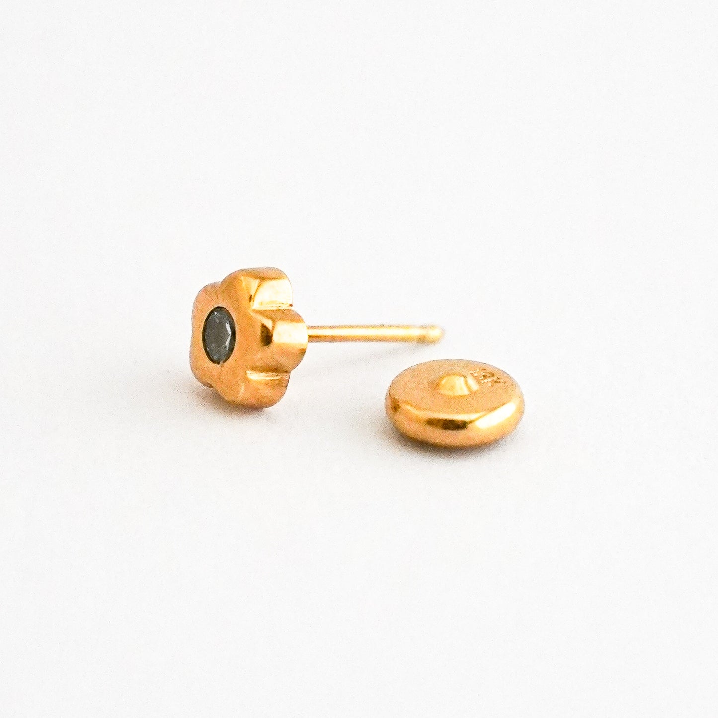1/2 par arete bebé flor con circon Oro 18k