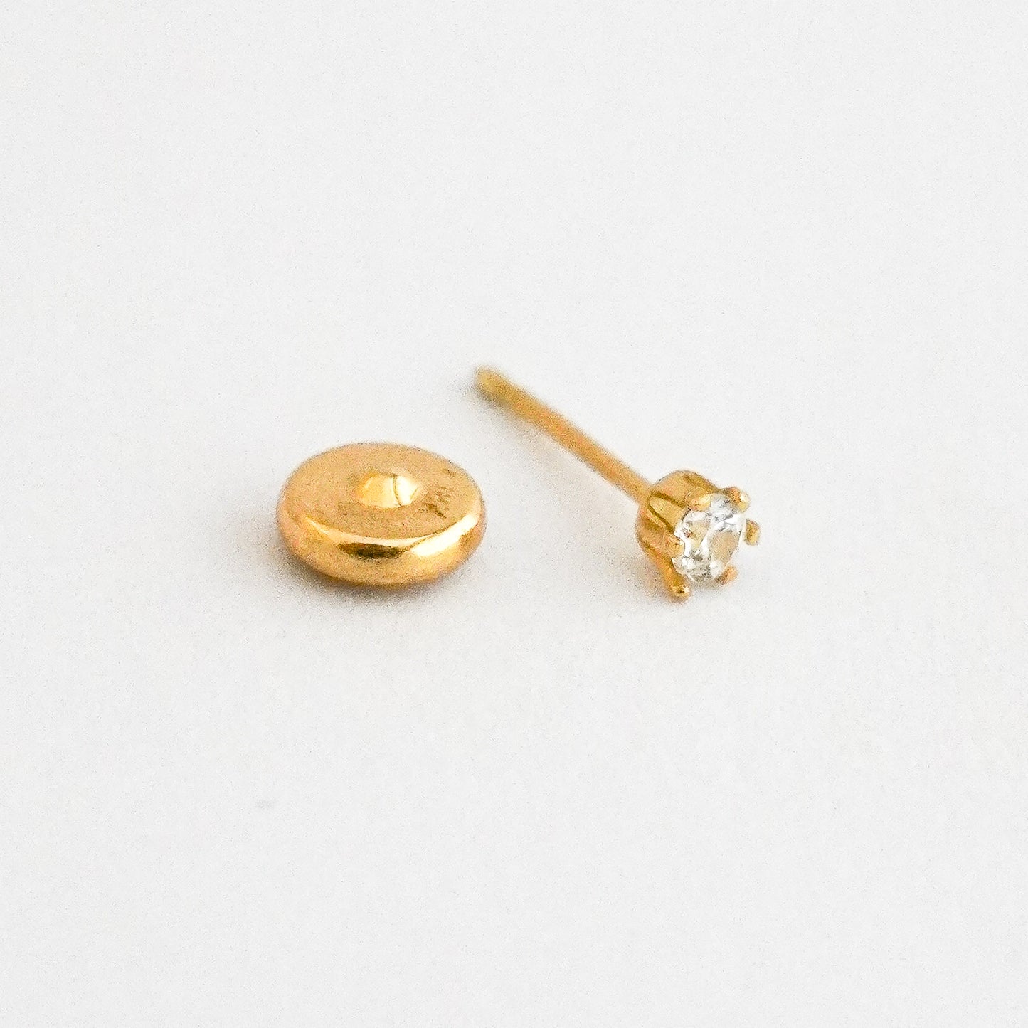 1/2 par arete bebé uñas 2.5 mm con circon Oro 18k