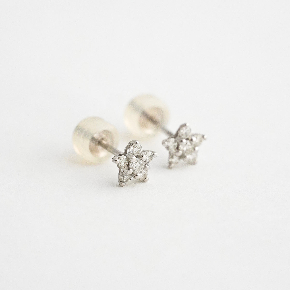 Aretes Mini Bloom Rosetas con Diamantes Naturales en Oro 18K