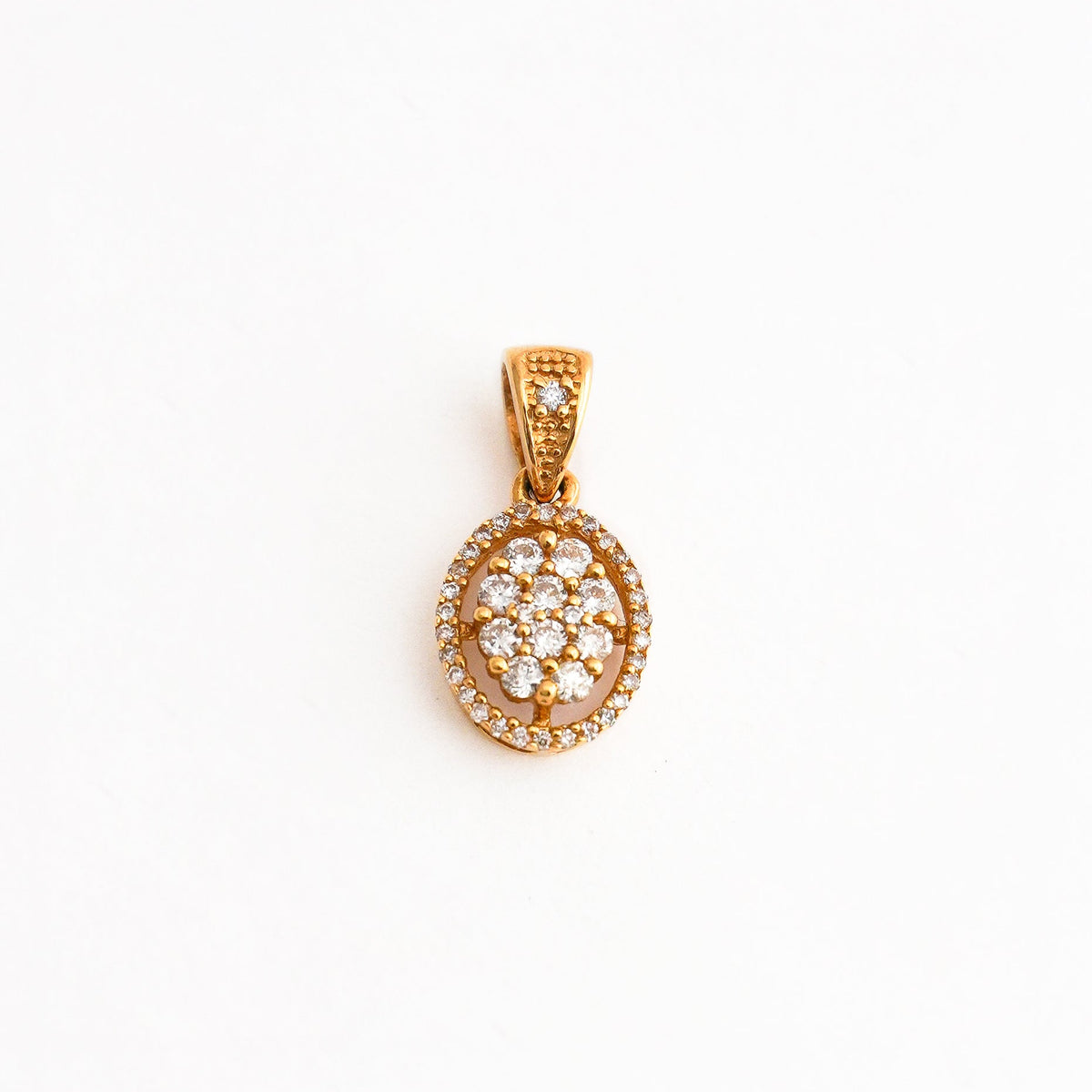 Dije Halo Oval Diamantes Oro 18K