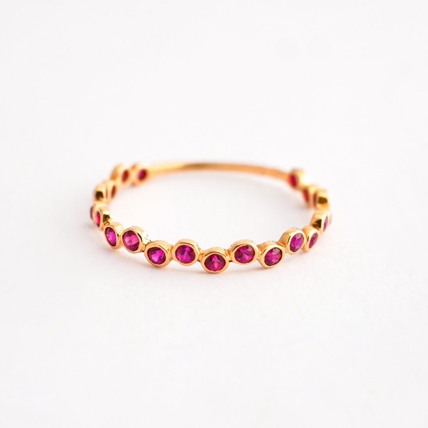 Anillo Bolitas Rubí en Oro 18K