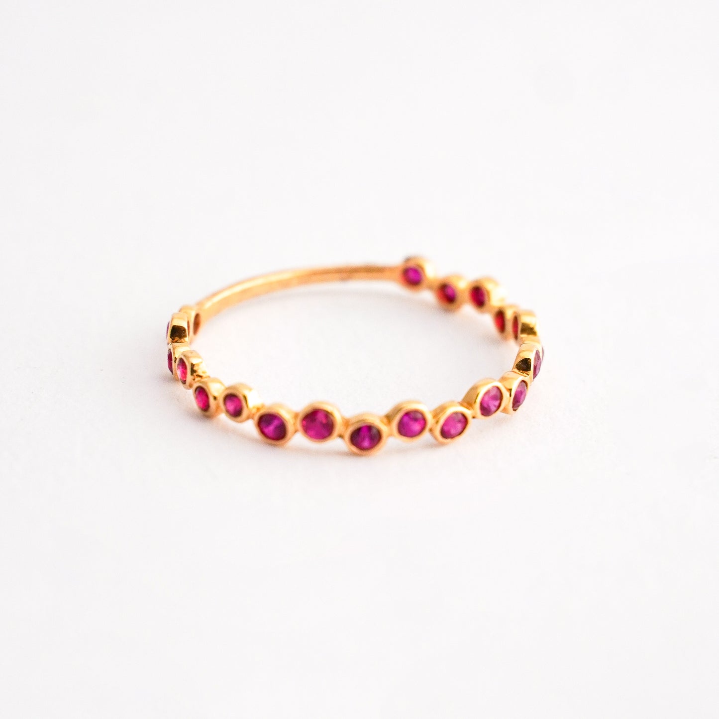 Anillo Bolitas Rubí en Oro 18K