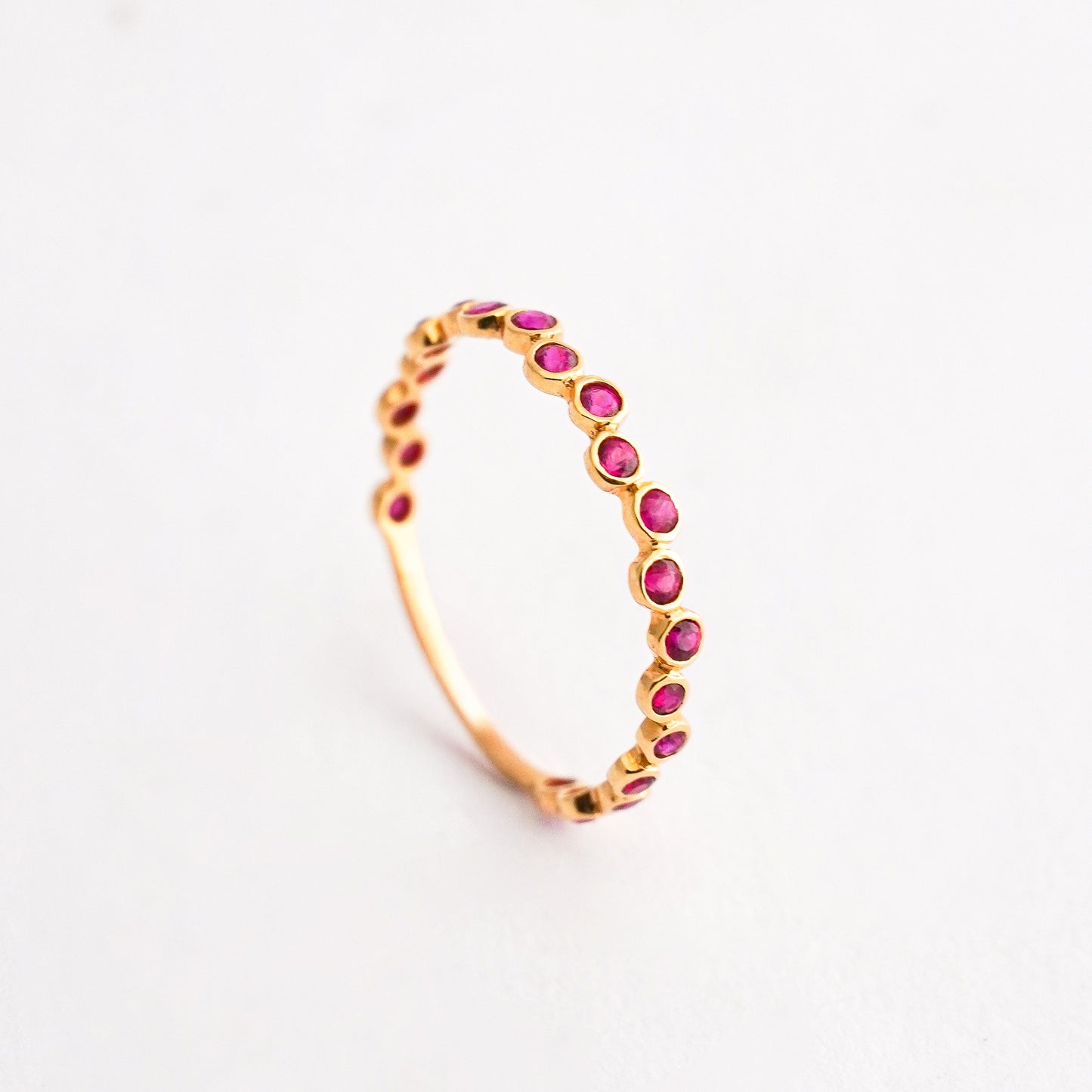 Anillo Bolitas Rubí en Oro 18K
