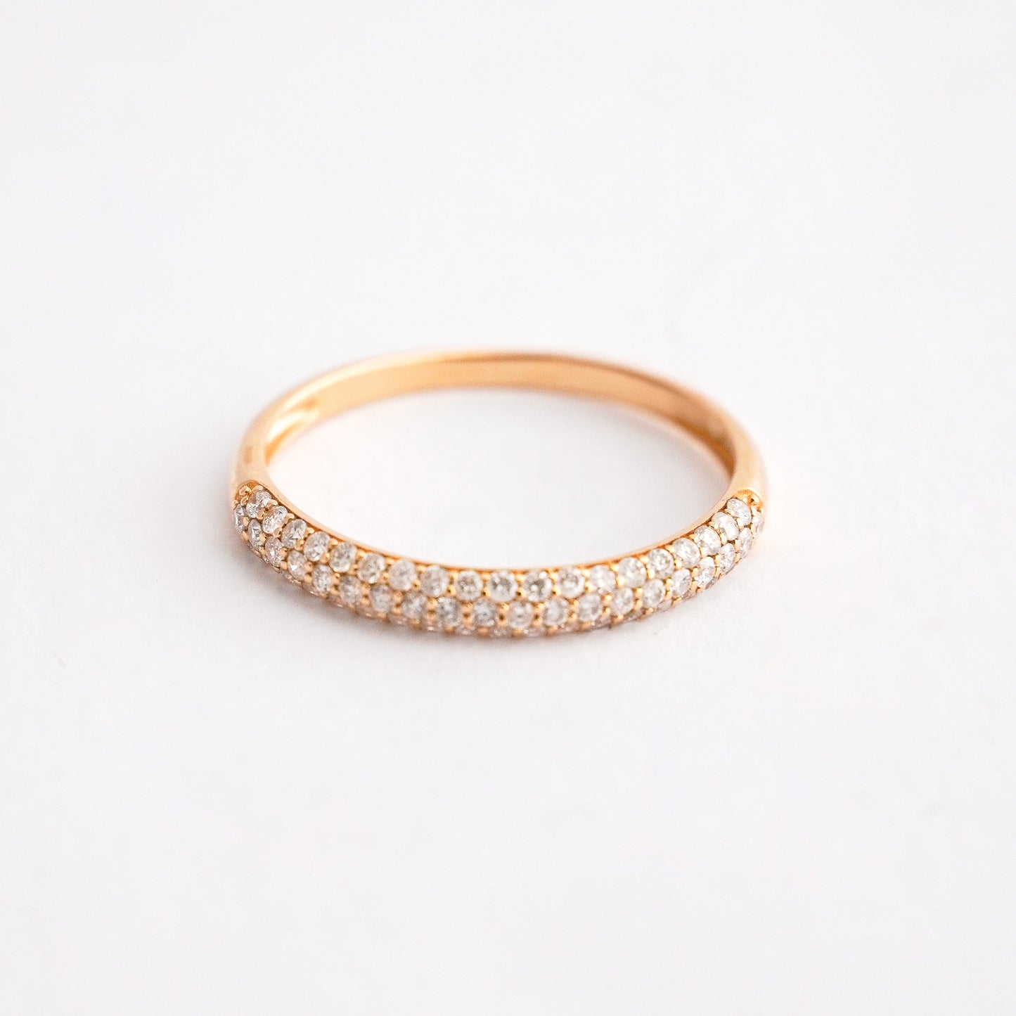 Anillo cupula diamantes naturales en Oro18k