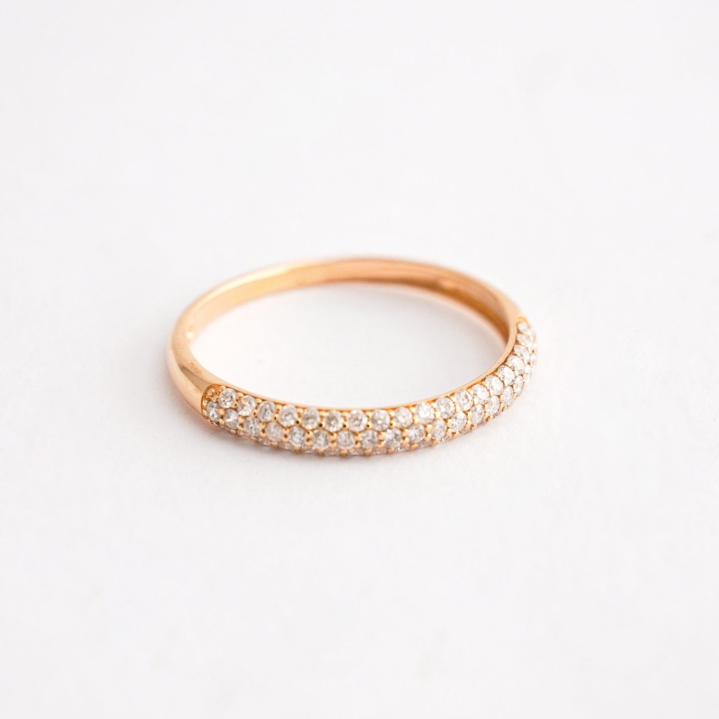 Anillo cupula diamantes naturales en Oro18k