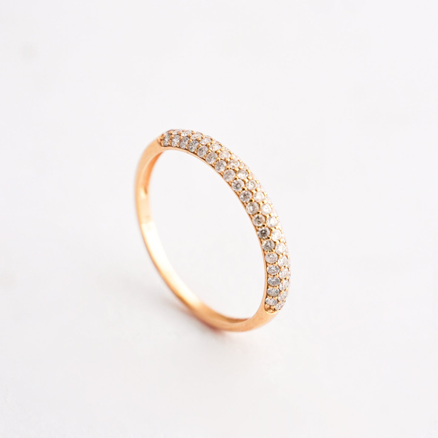 Anillo cupula diamantes naturales en Oro18k