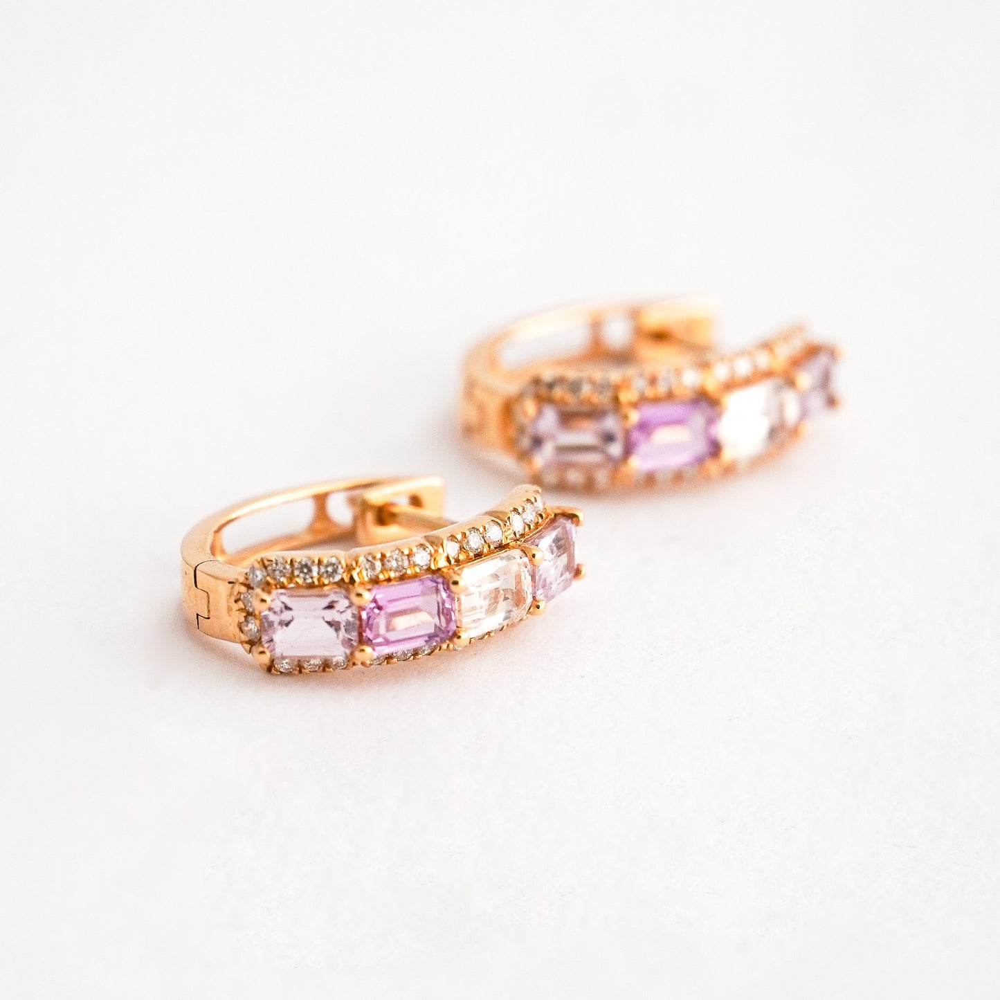 Argollas Fancy Sapphires con diamantes naturales en Oro 18k