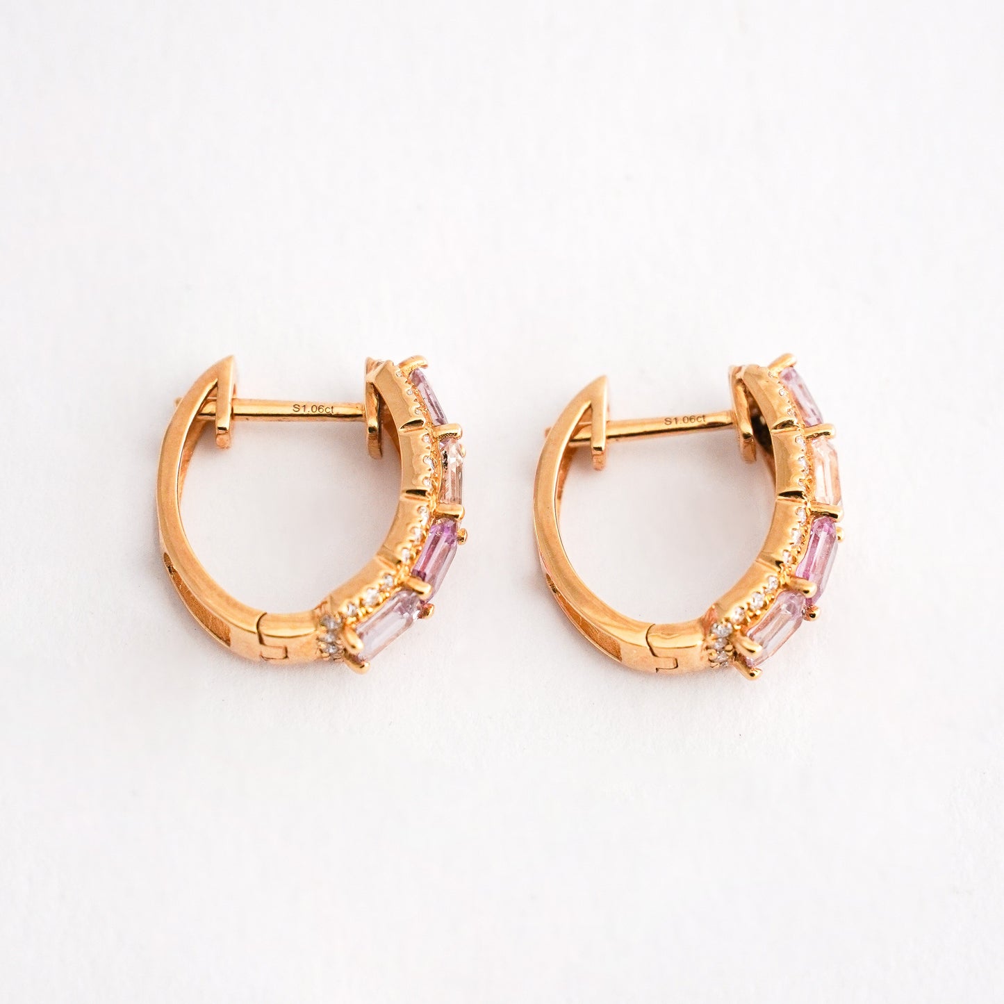 Argollas Fancy Sapphires con diamantes naturales en Oro 18k