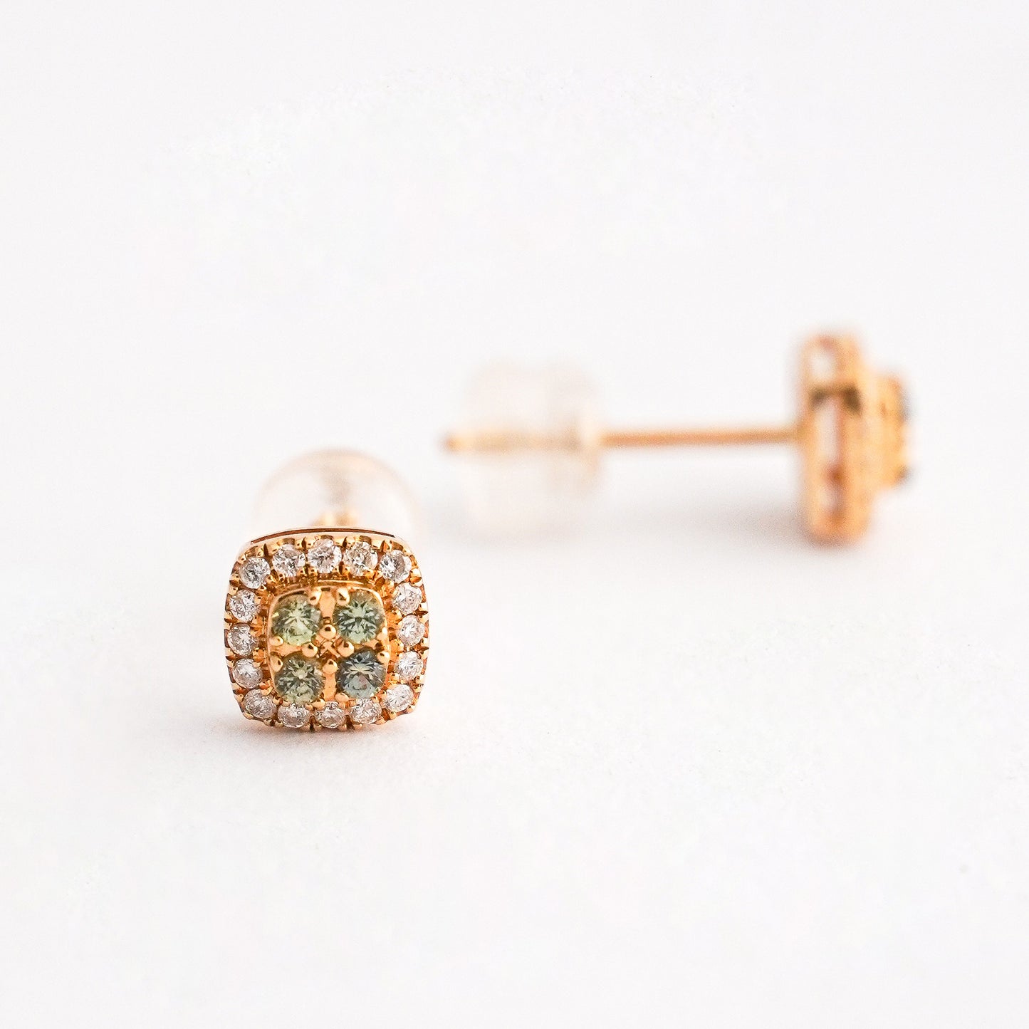 Aretes cushion fancy sapphires con diamantes naturales en Oro 18k