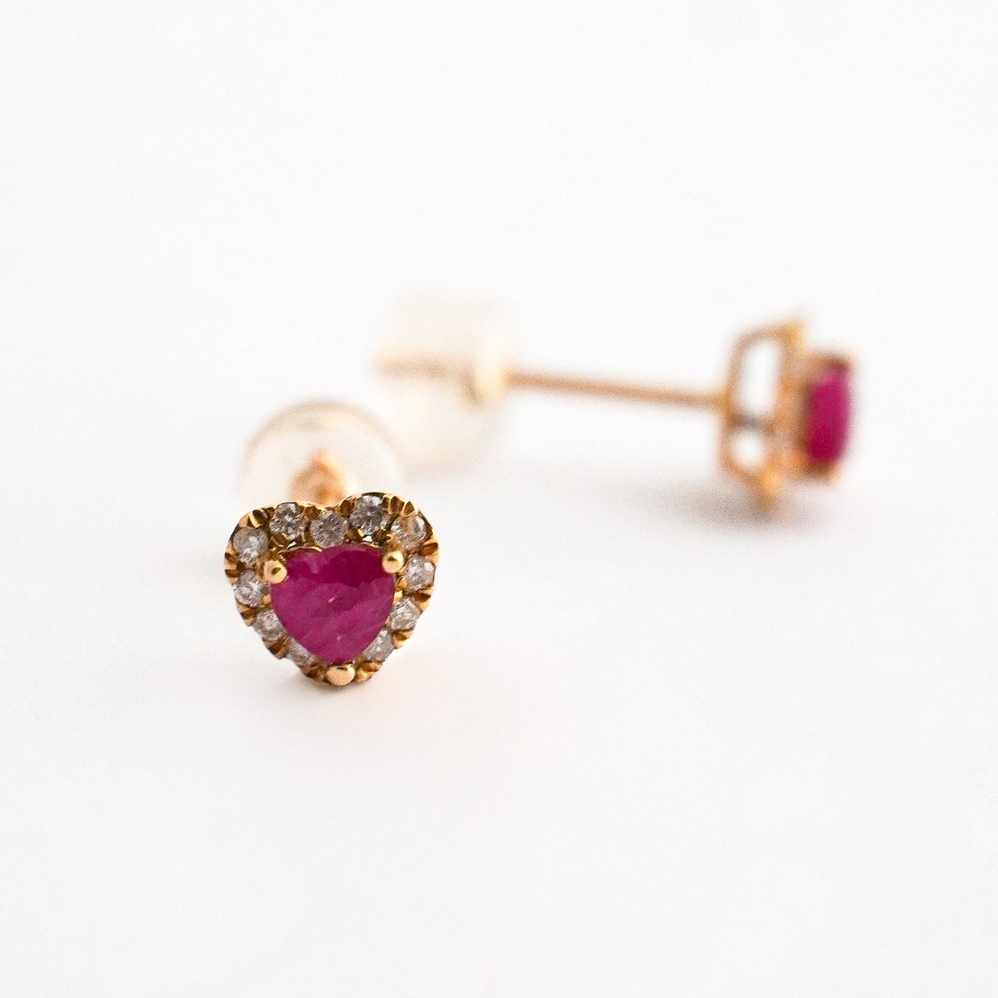 Aretes corazón imperial con rubi y diamantes naturales en Oro18k