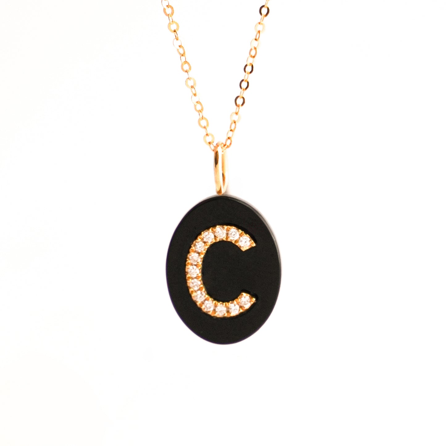 Dije de letra con diamantes naturales y ónix natural Oro18k