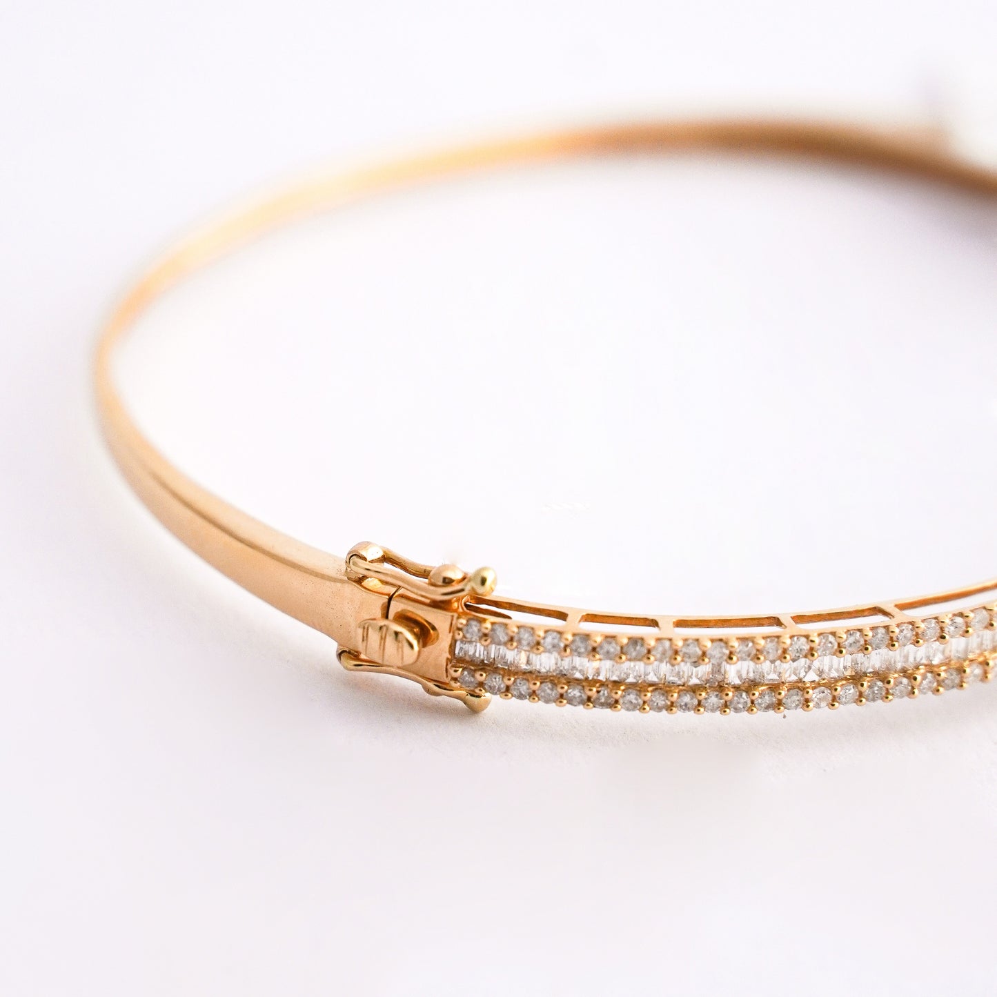 Bangle baguette en Oro18k con diamantes naturales